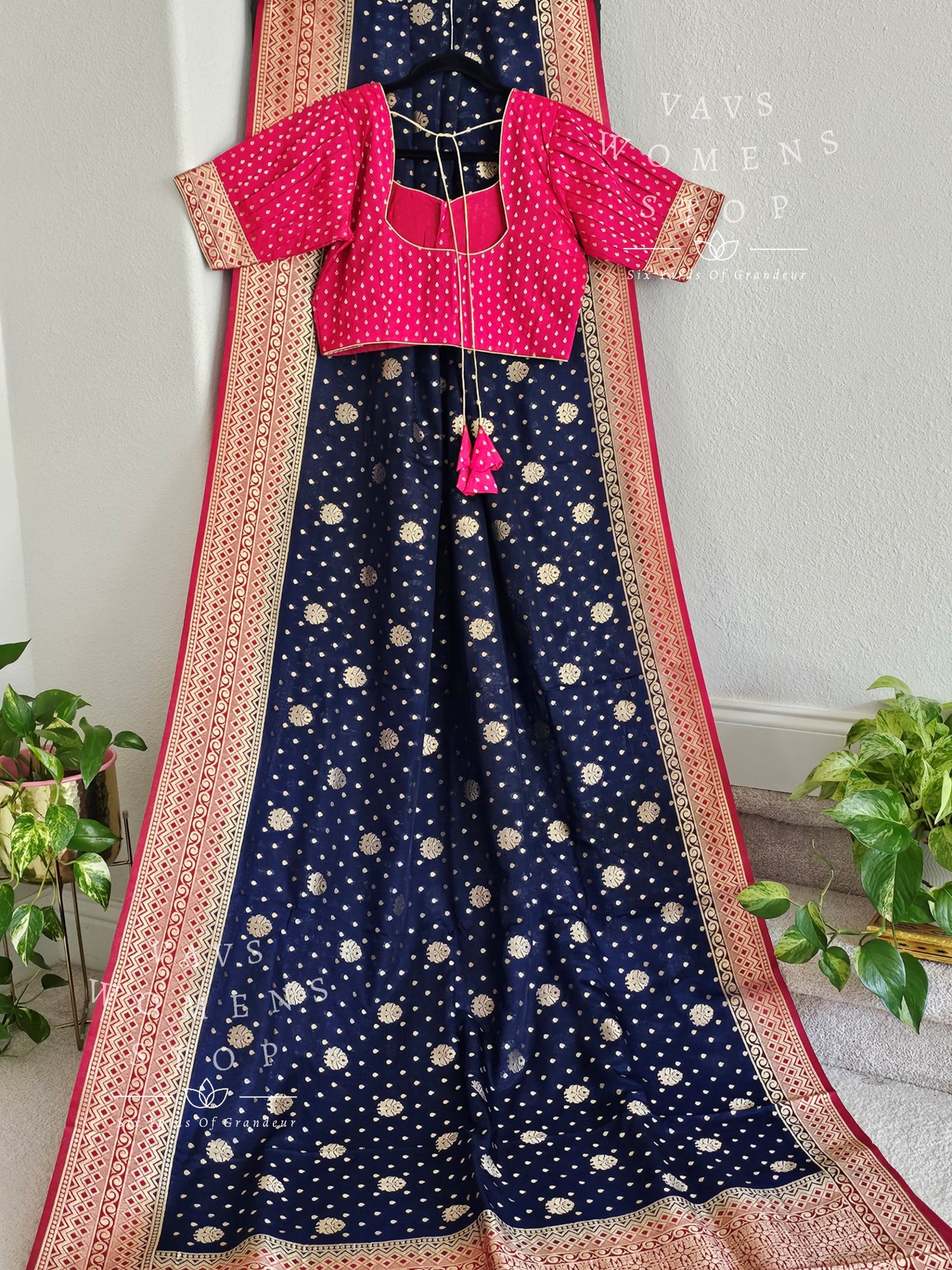 Classy Semi Benarasi Warm Fancy Silk Saree - Blouse