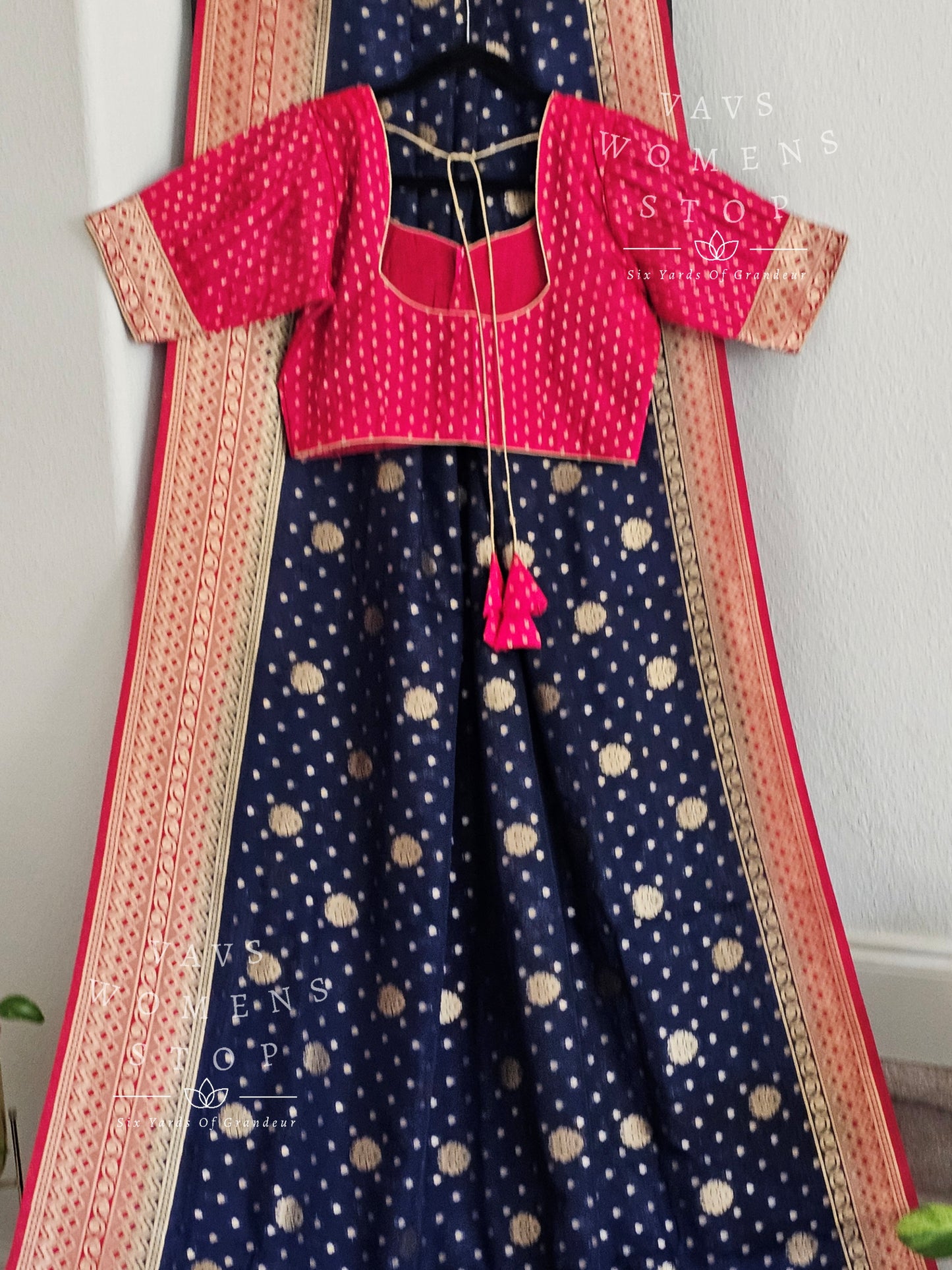 Classy Semi Benarasi Warm Fancy Silk Saree - Blouse