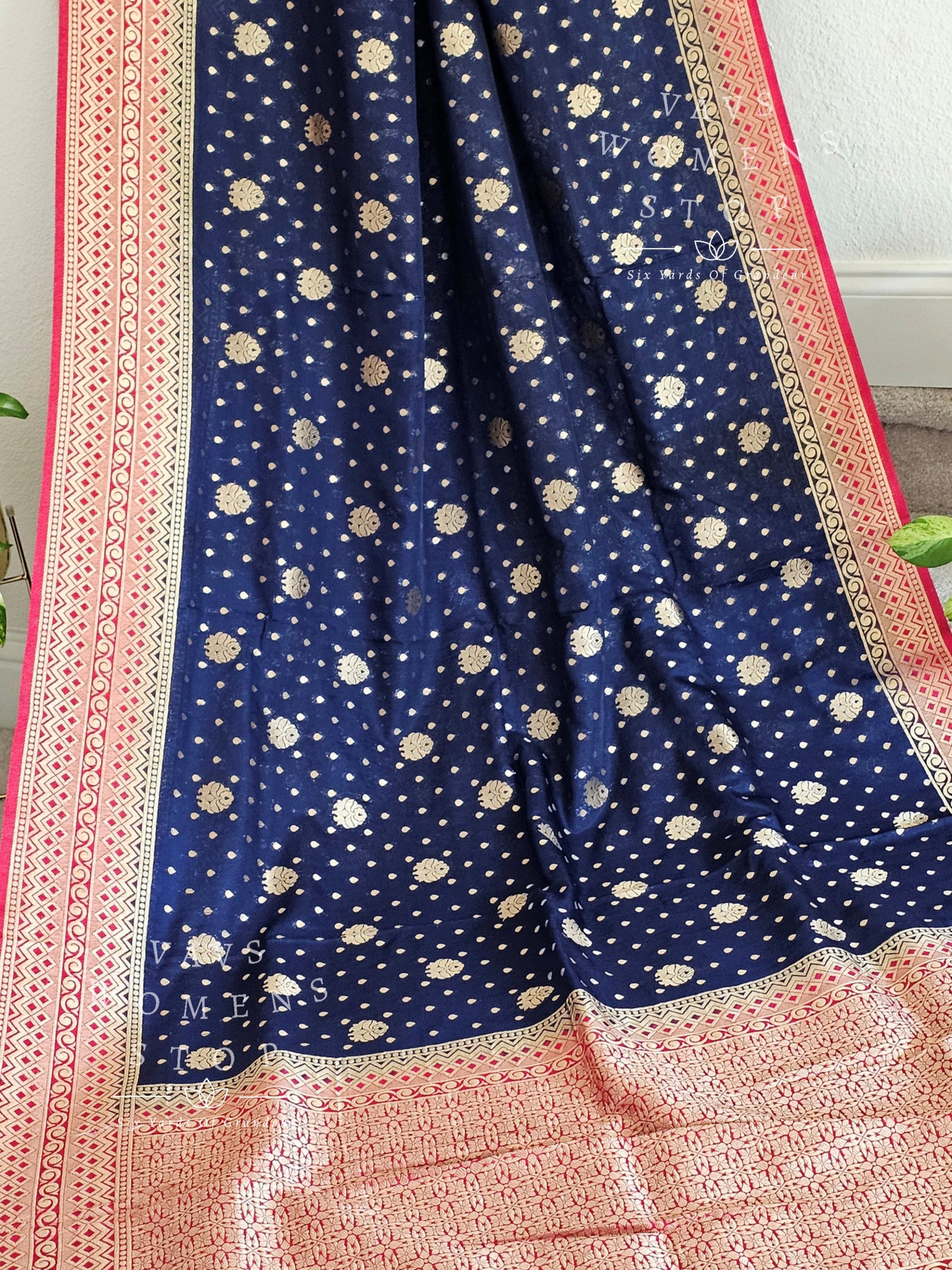 Classy Semi Benarasi Warm Fancy Silk Saree - Blouse