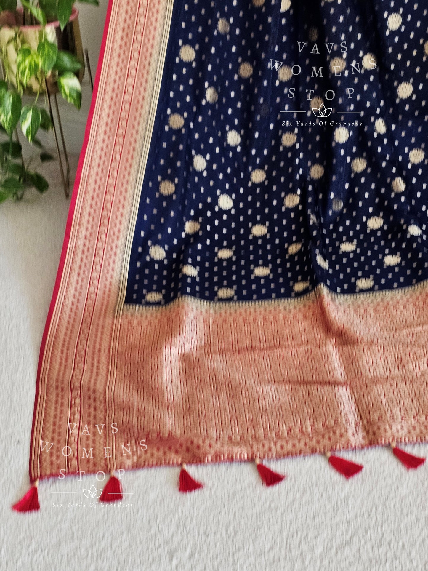 Classy Semi Benarasi Warm Fancy Silk Saree - Blouse