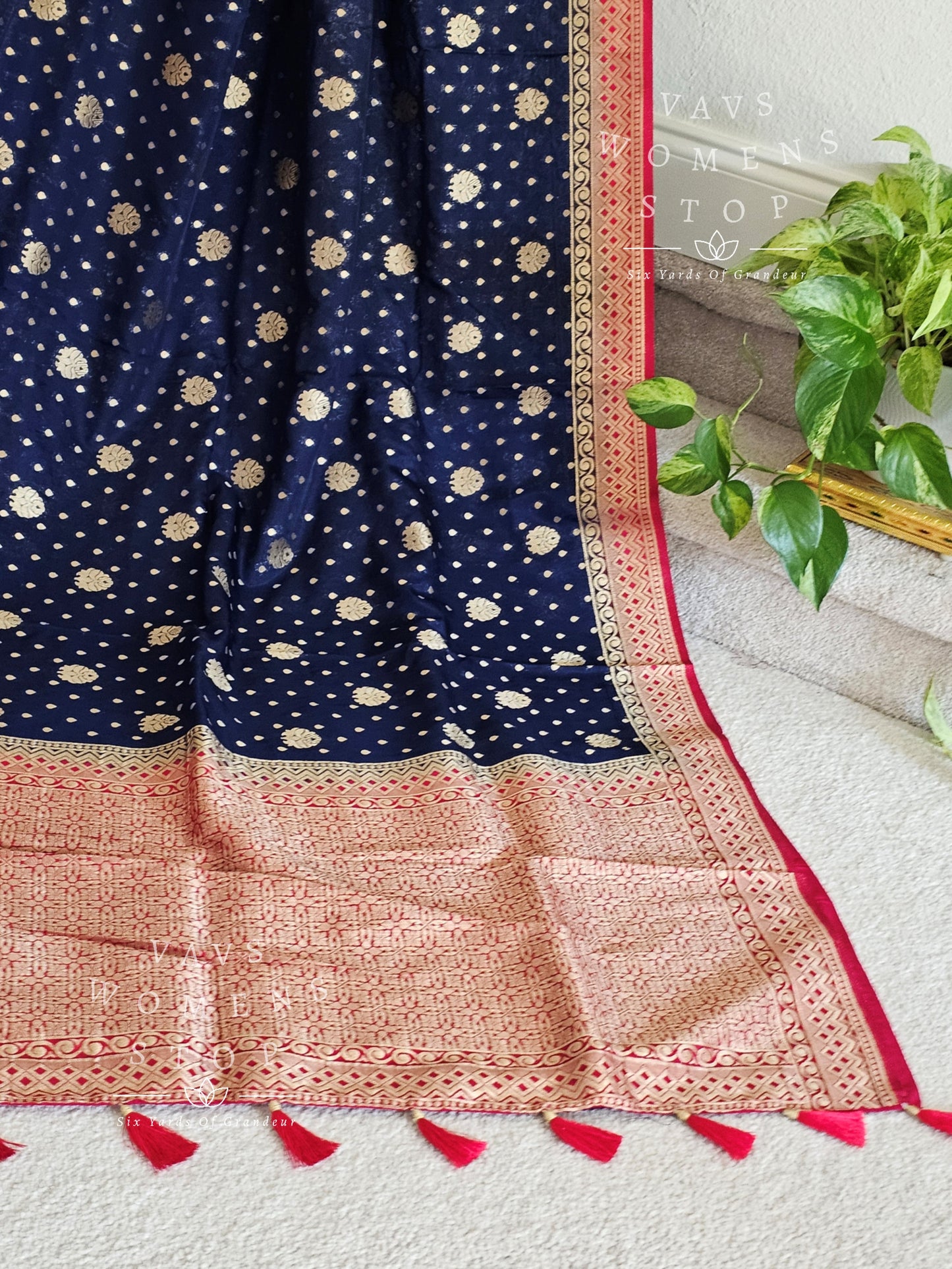 Classy Semi Benarasi Warm Fancy Silk Saree - Blouse