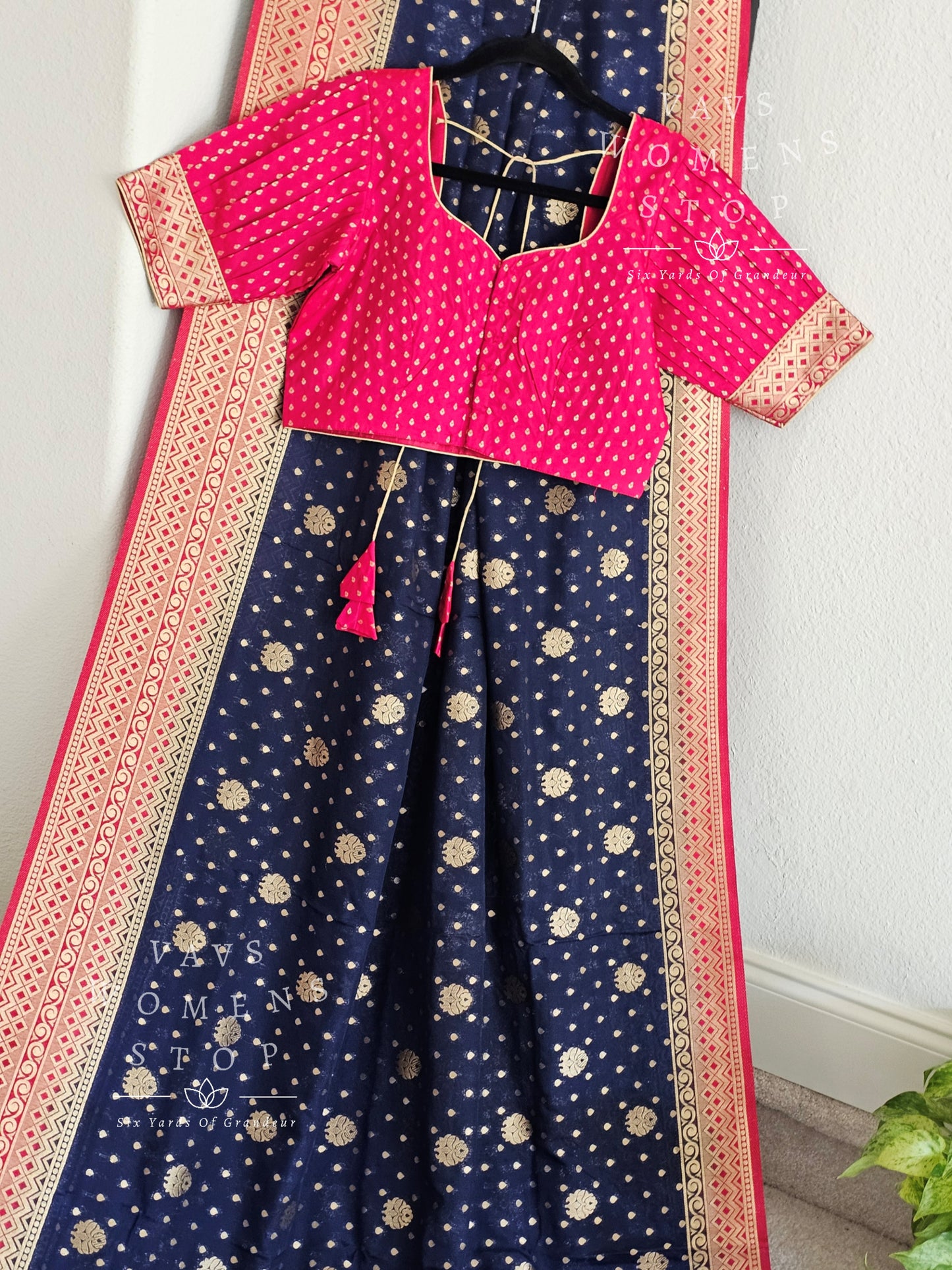 Classy Semi Benarasi Warm Fancy Silk Saree - Blouse