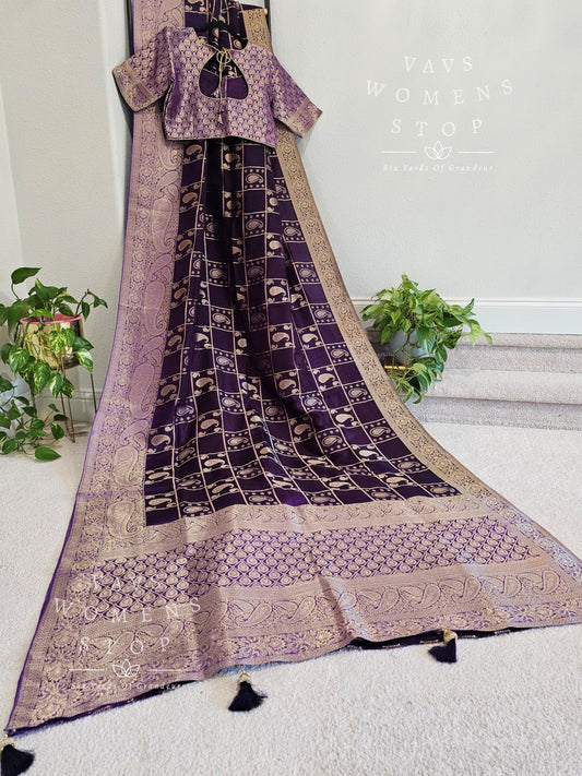 Classy Purple Shade Dola Silk Saree - Blouse