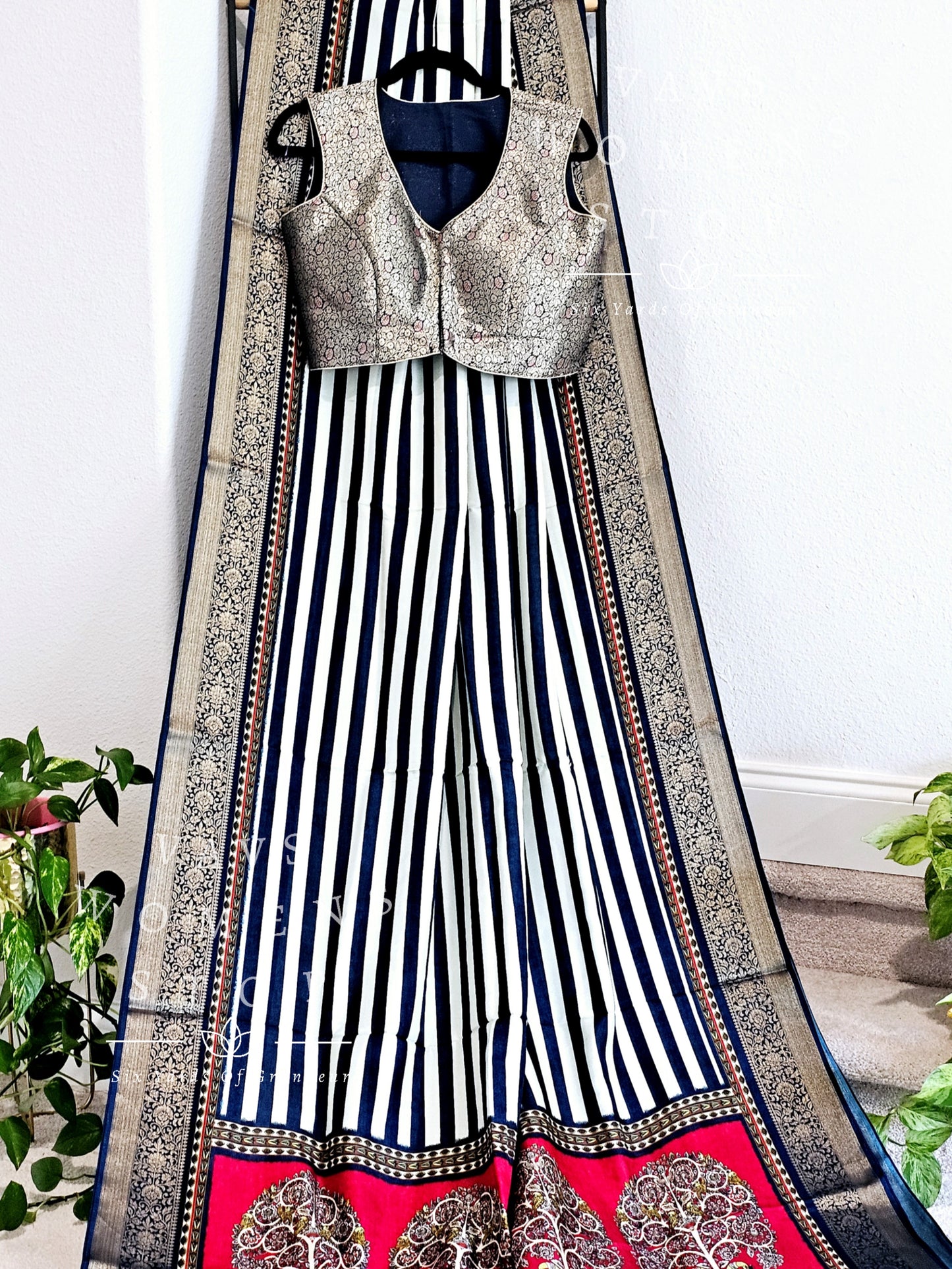 Munga Crepe Silk Kalamkari Digital Print Saree - Blouse