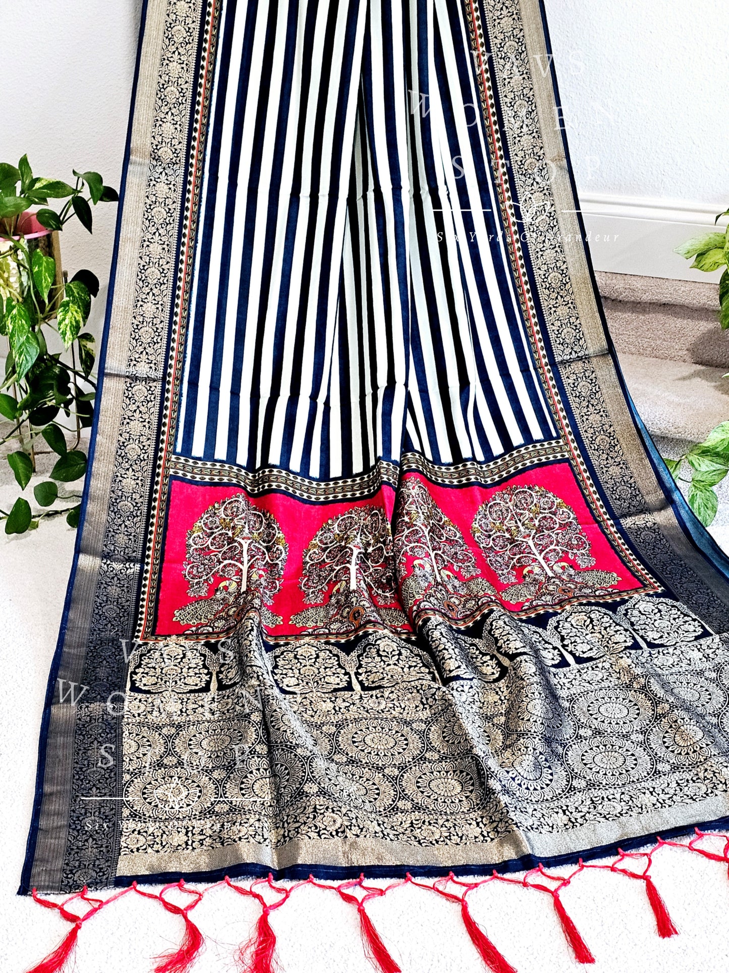 Munga Crepe Silk Kalamkari Digital Print Saree - Blouse