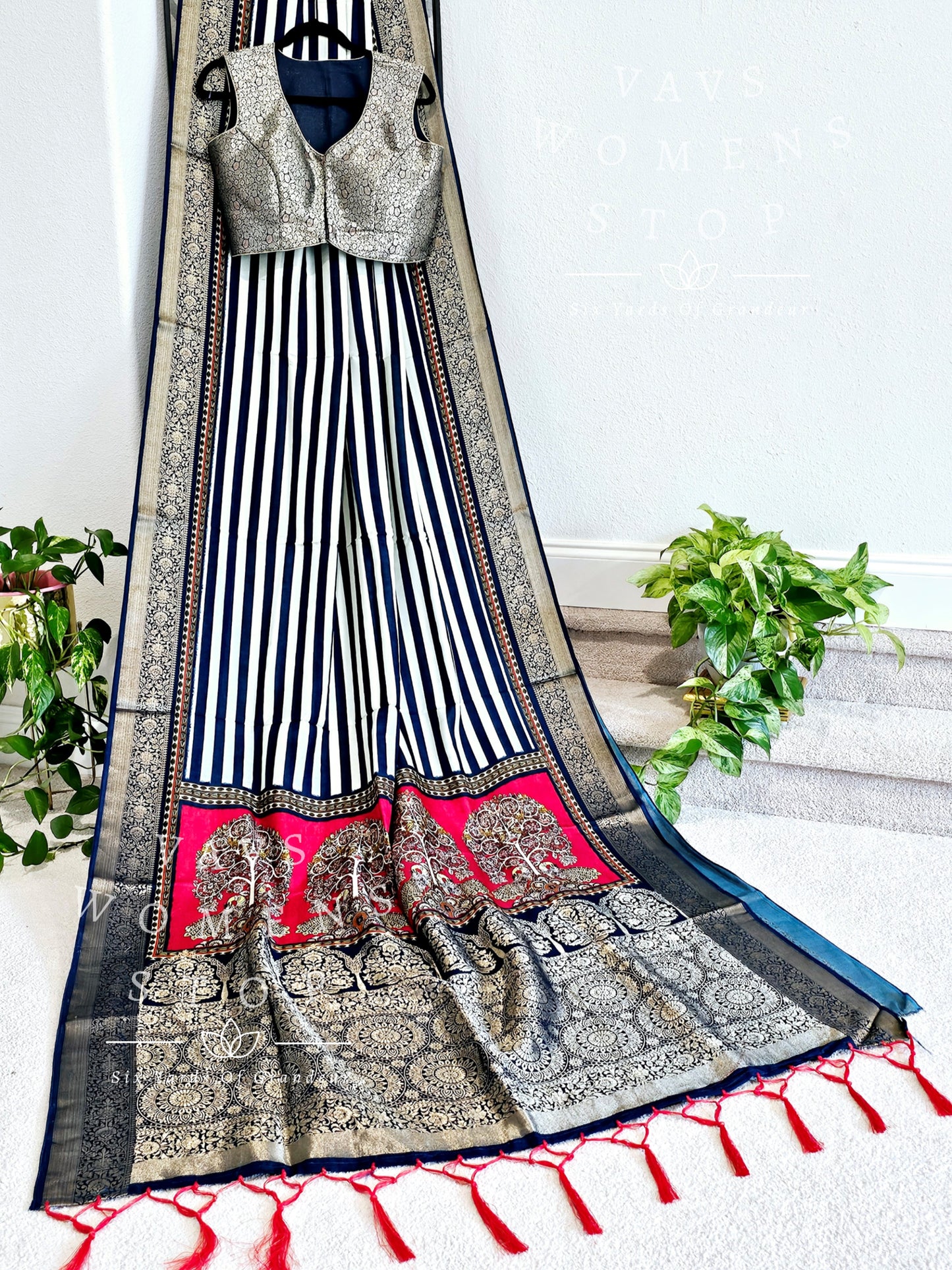 Munga Crepe Silk Kalamkari Digital Print Saree - Blouse
