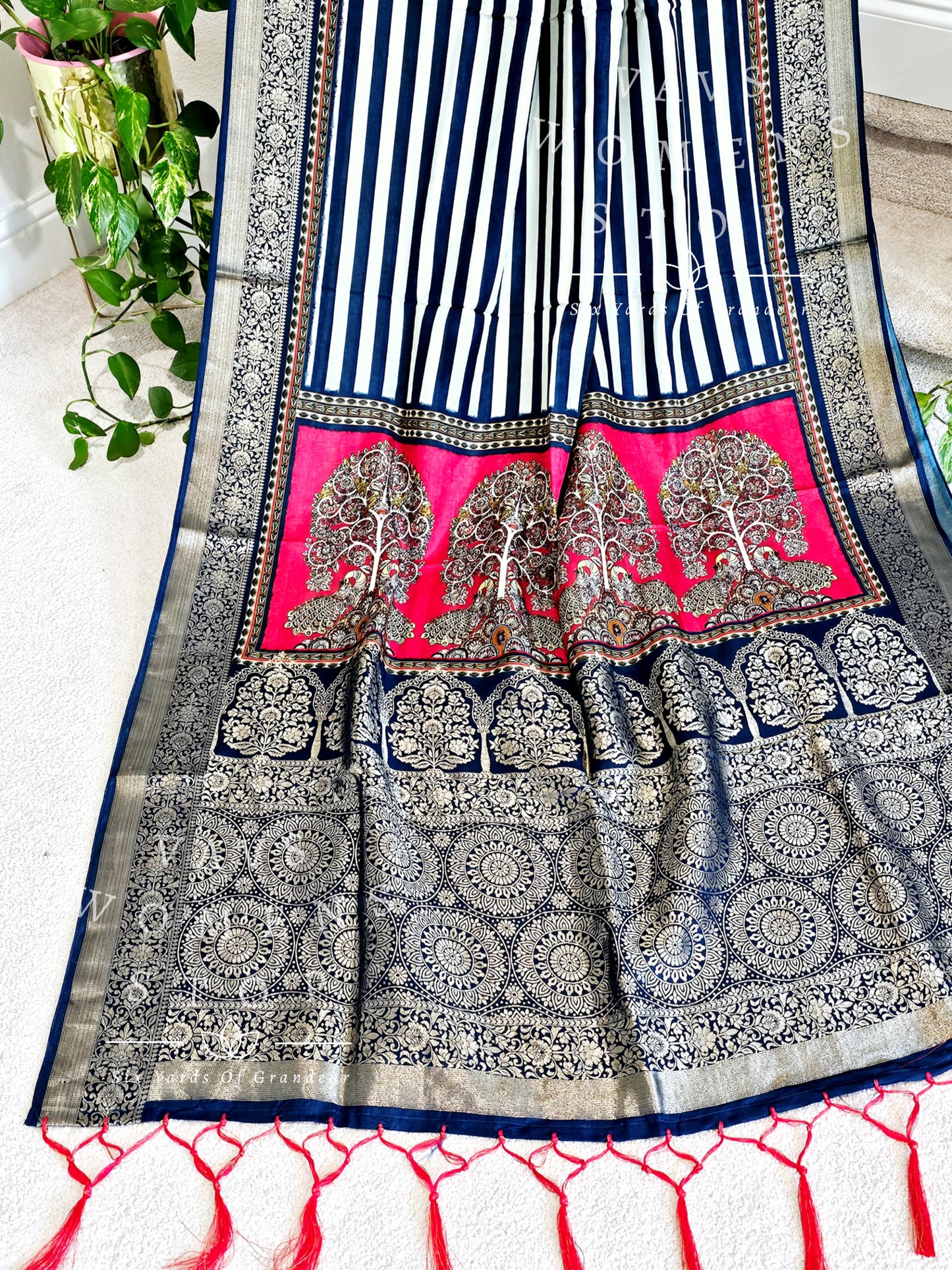 Munga Crepe Silk Kalamkari Digital Print Saree - Blouse