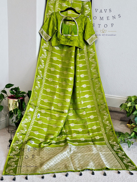 Mashru Crepe Silk Benarasi Saree - Blouse