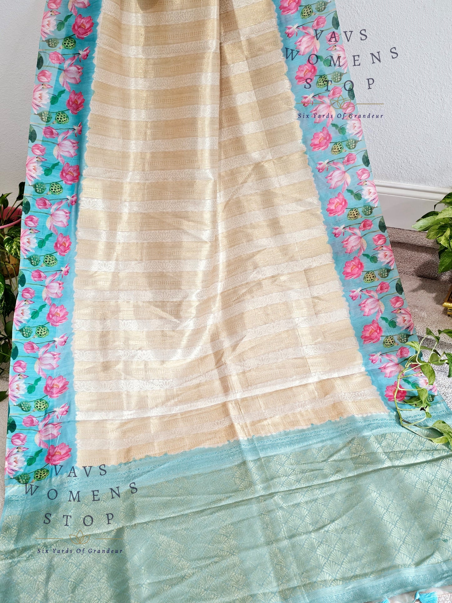 Muslin Silk Cotton Floral Print Linen Border Saree - Blouse