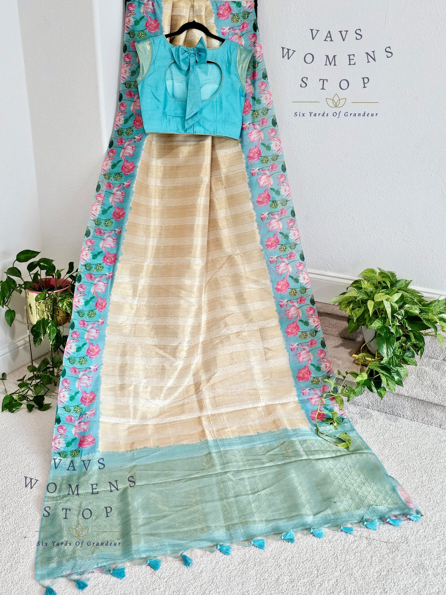 Muslin Silk Cotton Floral Print Linen Border Saree - Blouse