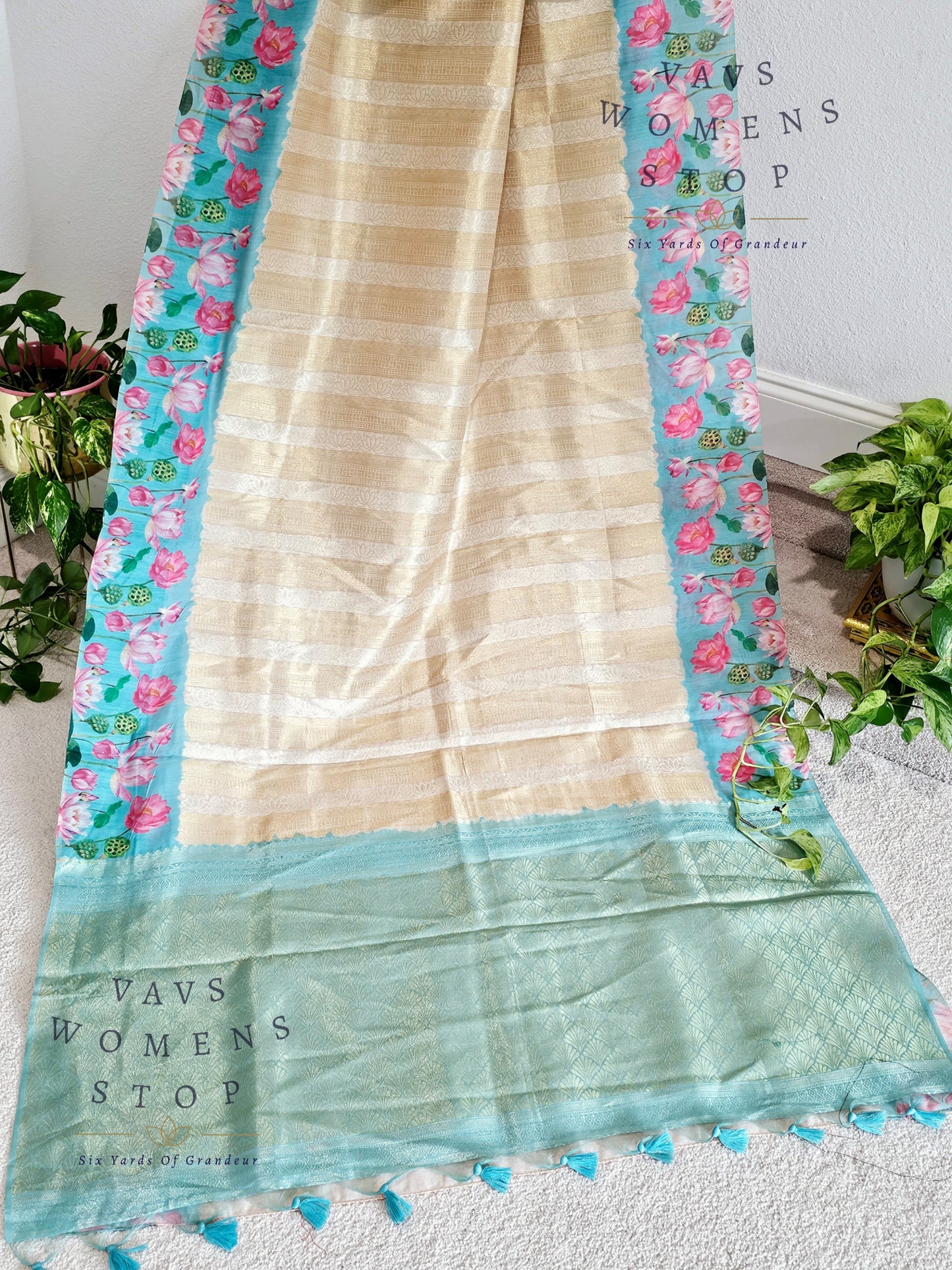 Muslin Silk Cotton Floral Print Linen Border Saree - Blouse