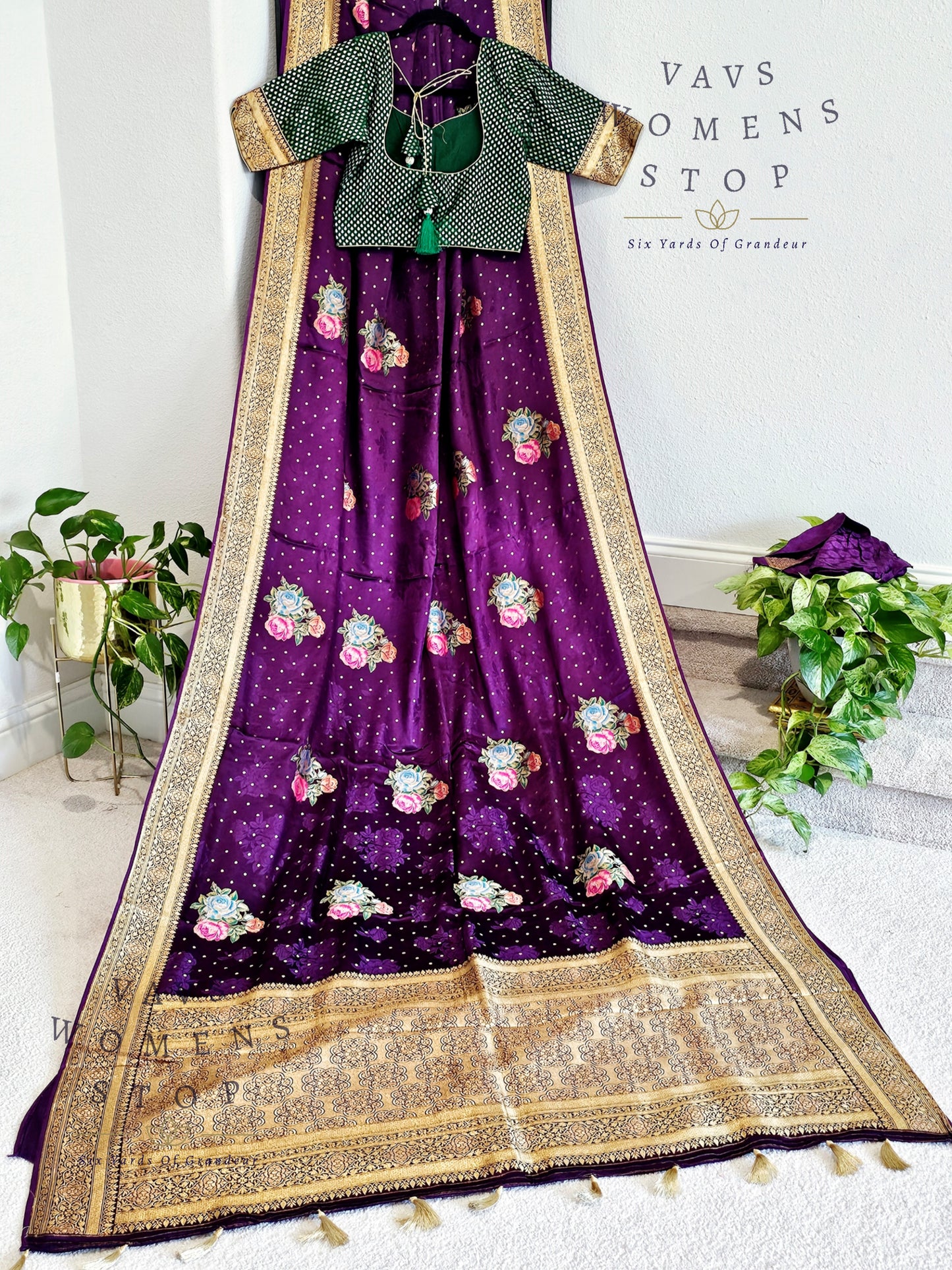 Munga Satin Benarasi Silk Saree - Blouse