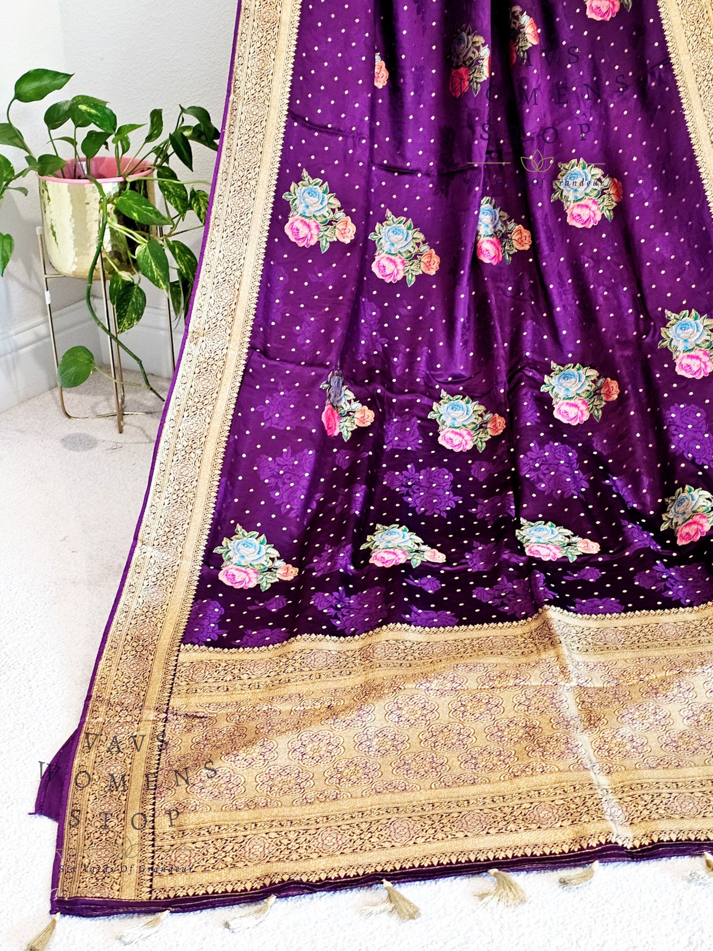 Munga Satin Benarasi Silk Saree - Blouse