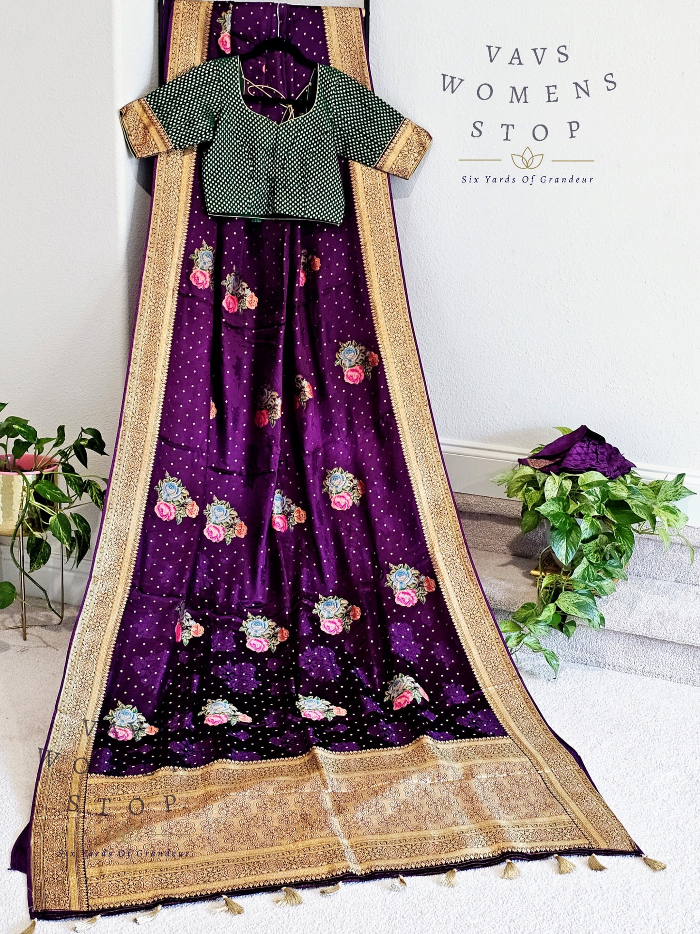 Munga Satin Benarasi Silk Saree - Blouse