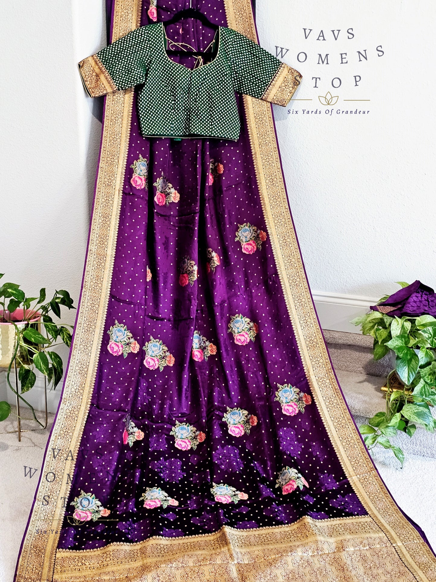 Munga Satin Benarasi Silk Saree - Blouse