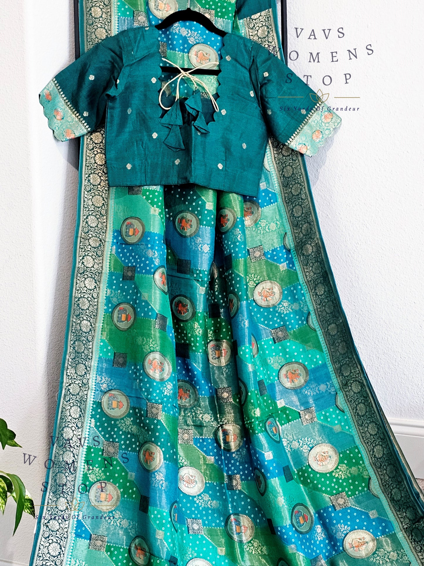 Munga Benarasi Crepesilk  Saree - Blouse