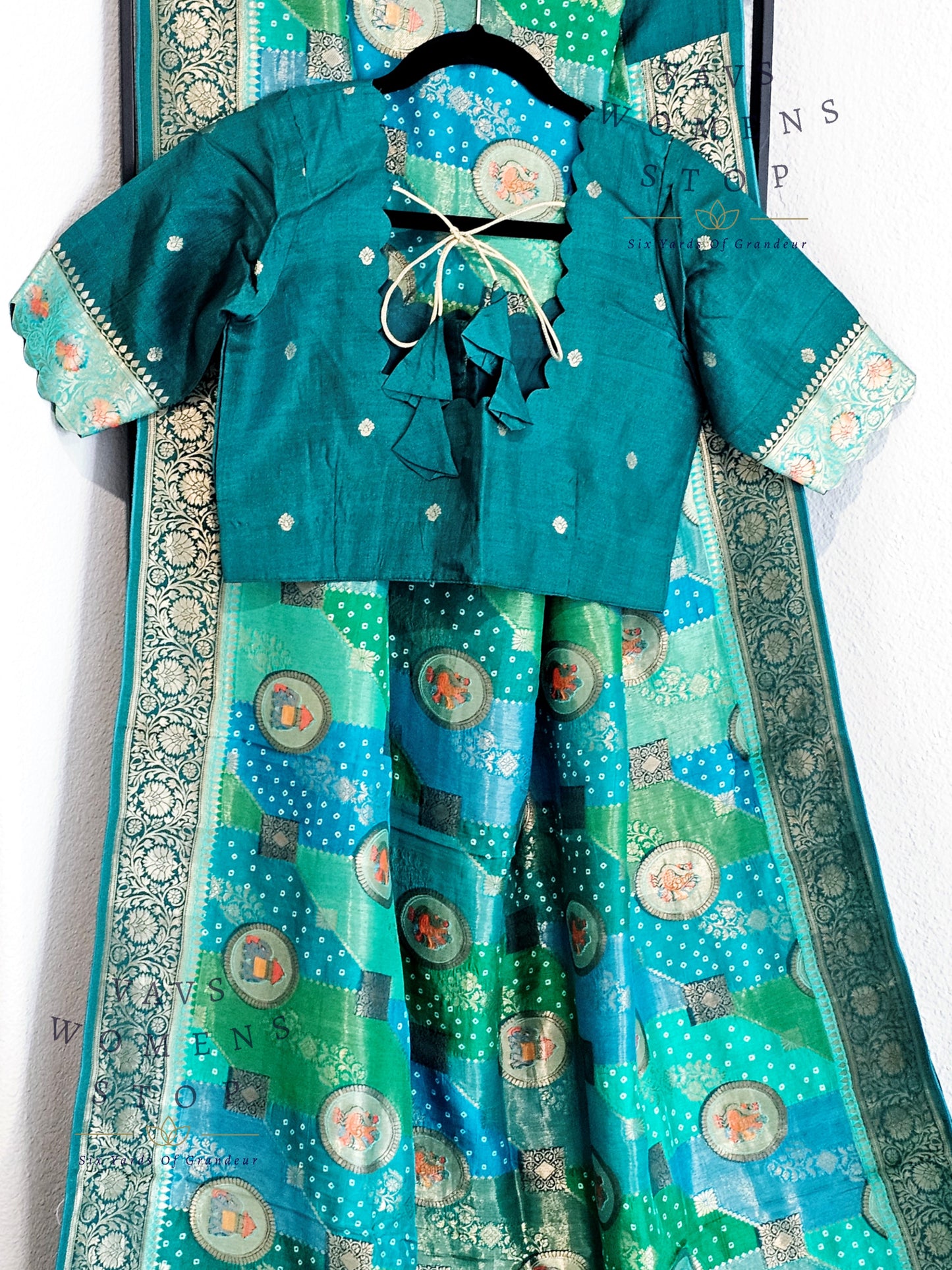 Munga Benarasi Crepesilk  Saree - Blouse