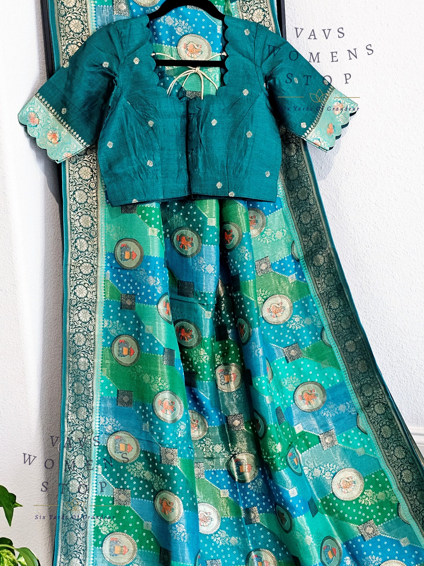 Munga Benarasi Crepesilk  Saree - Blouse