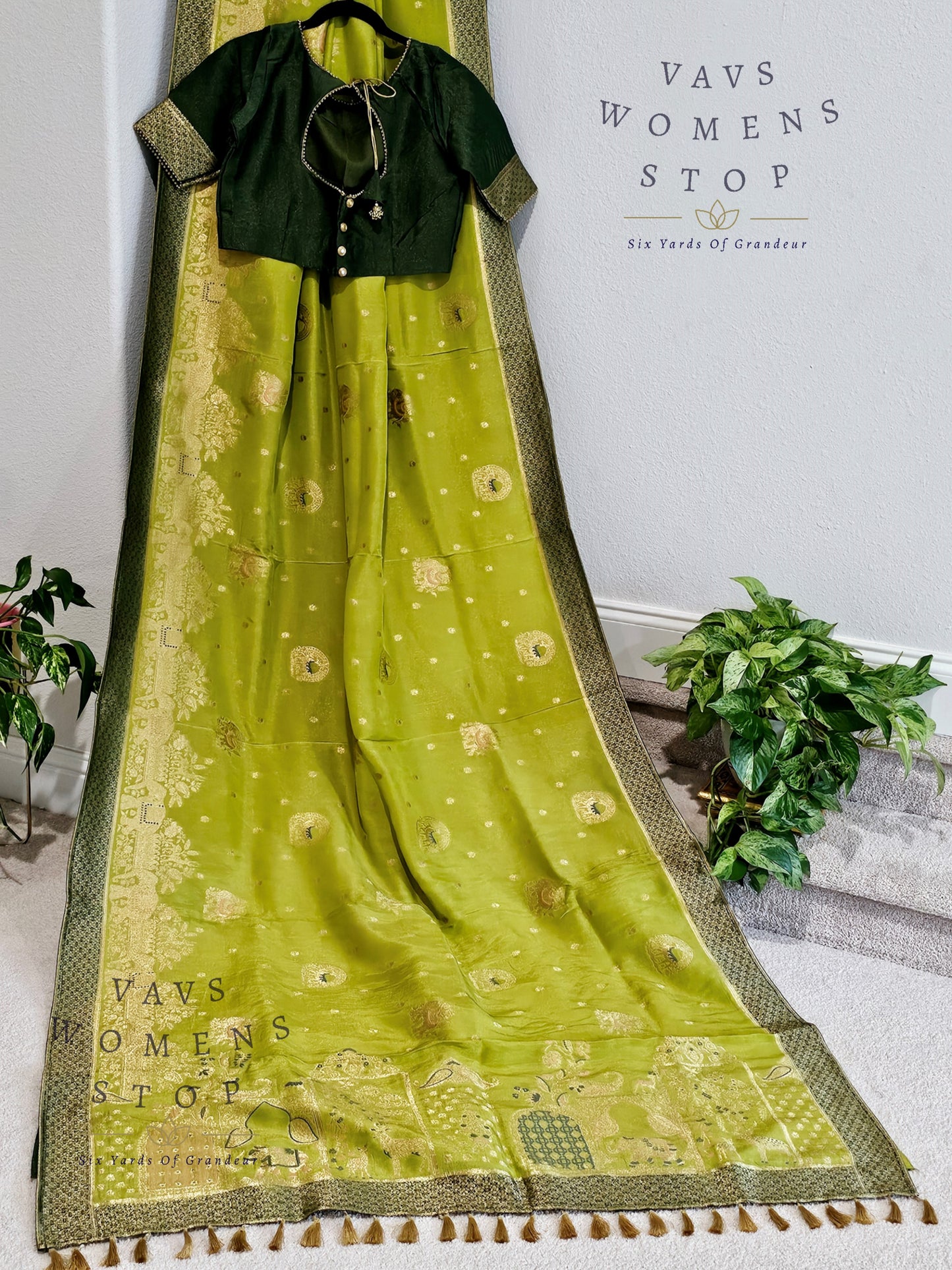 Munga Benarasi Crepe Silk Saree - Blouse