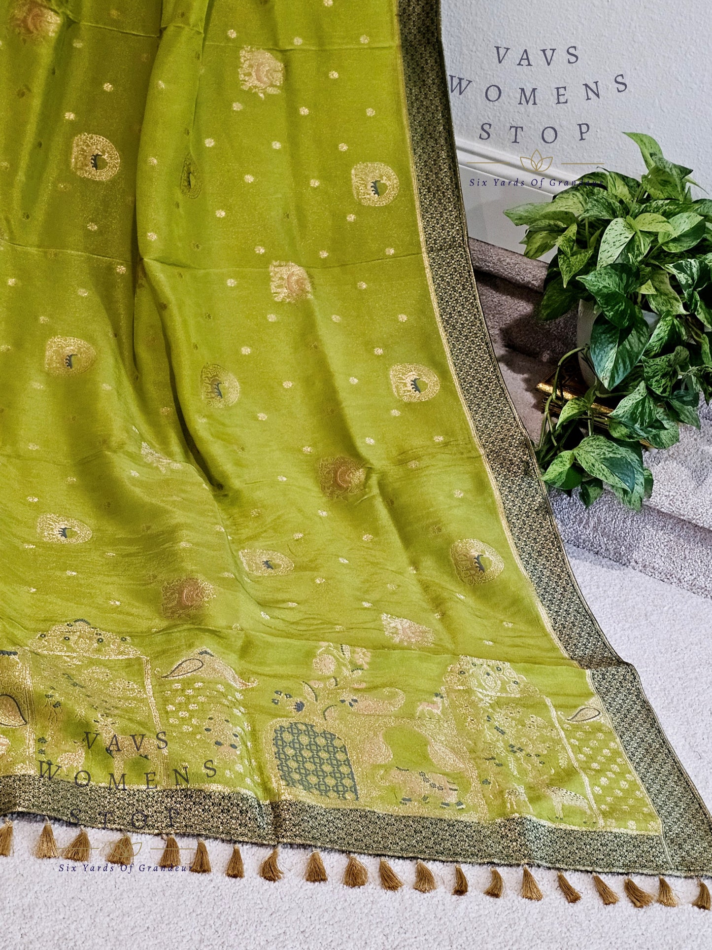Munga Benarasi Crepe Silk Saree - Blouse