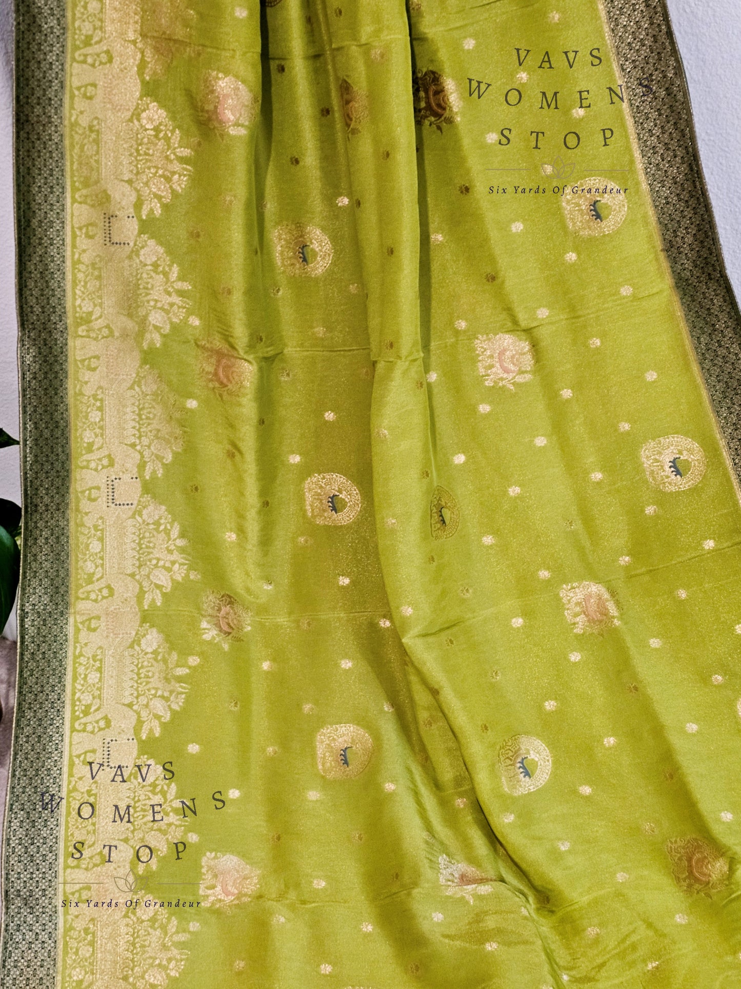 Munga Benarasi Crepe Silk Saree - Blouse