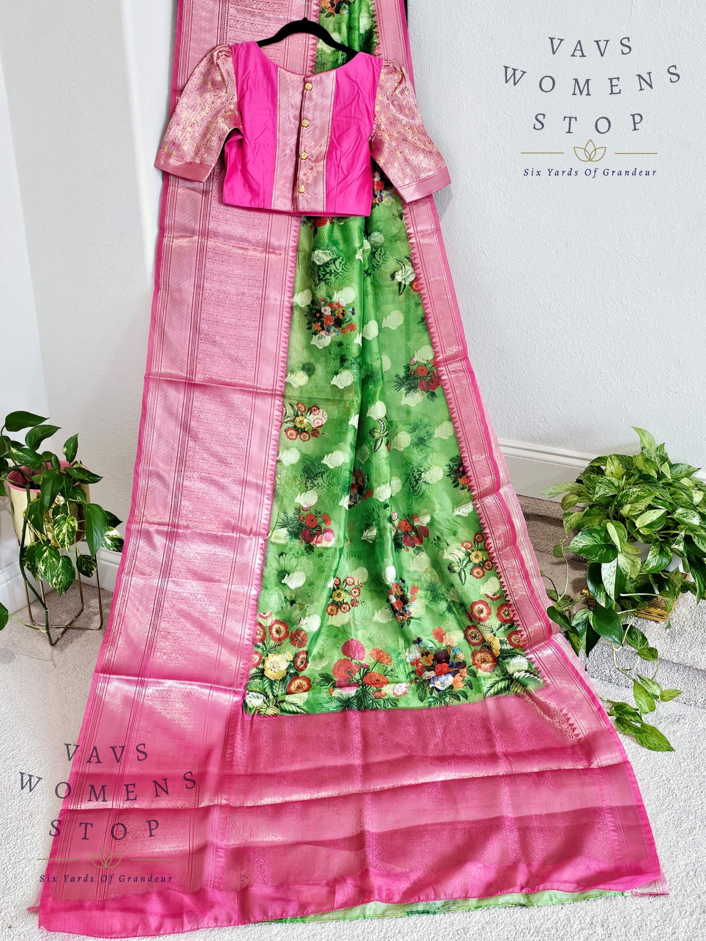 Fancy Floral Prints Soft Warm Organza Silk Saree - Blouse