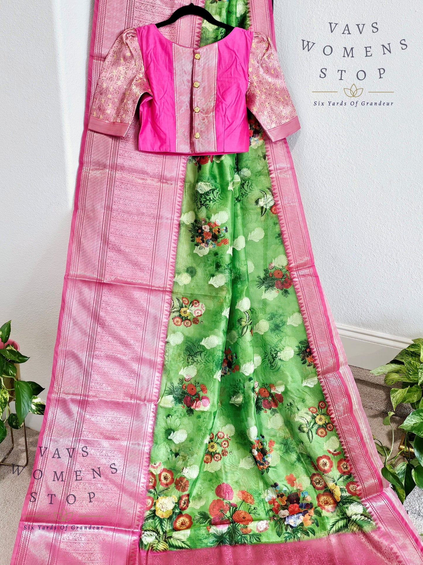 Fancy Floral Prints Soft Warm Organza Silk Saree - Blouse