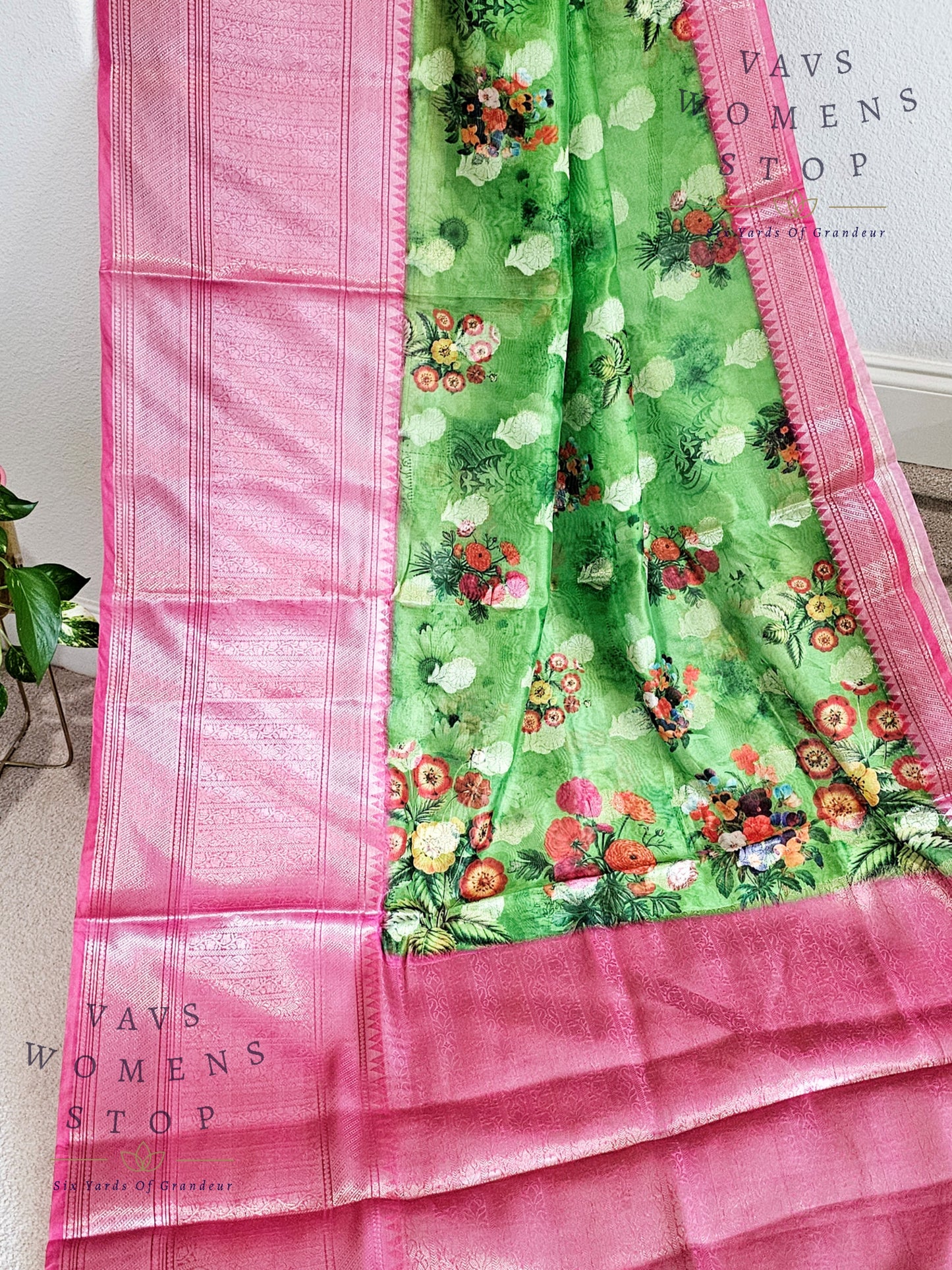 Fancy Floral Prints Soft Warm Organza Silk Saree - Blouse