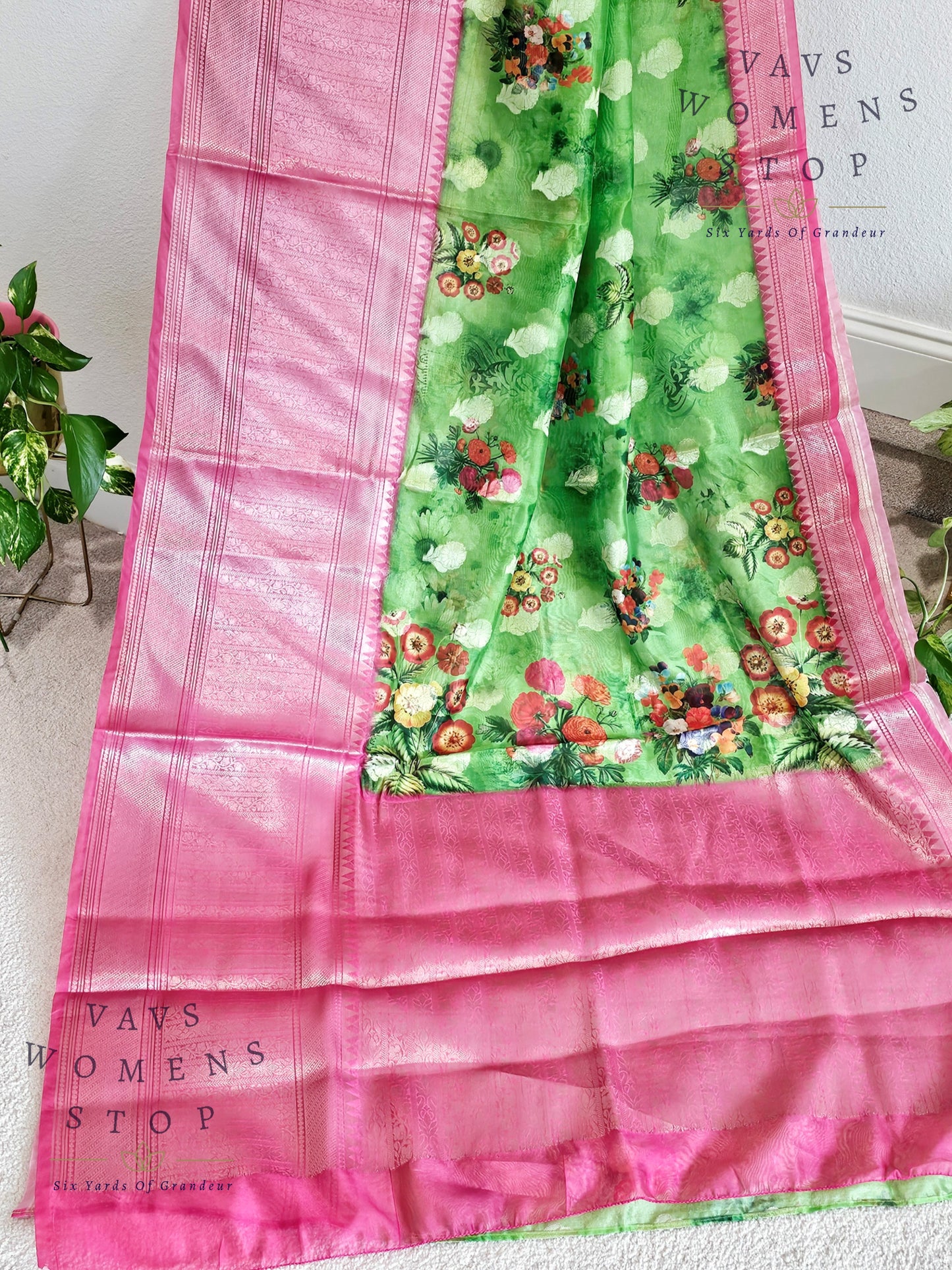 Fancy Floral Prints Soft Warm Organza Silk Saree - Blouse