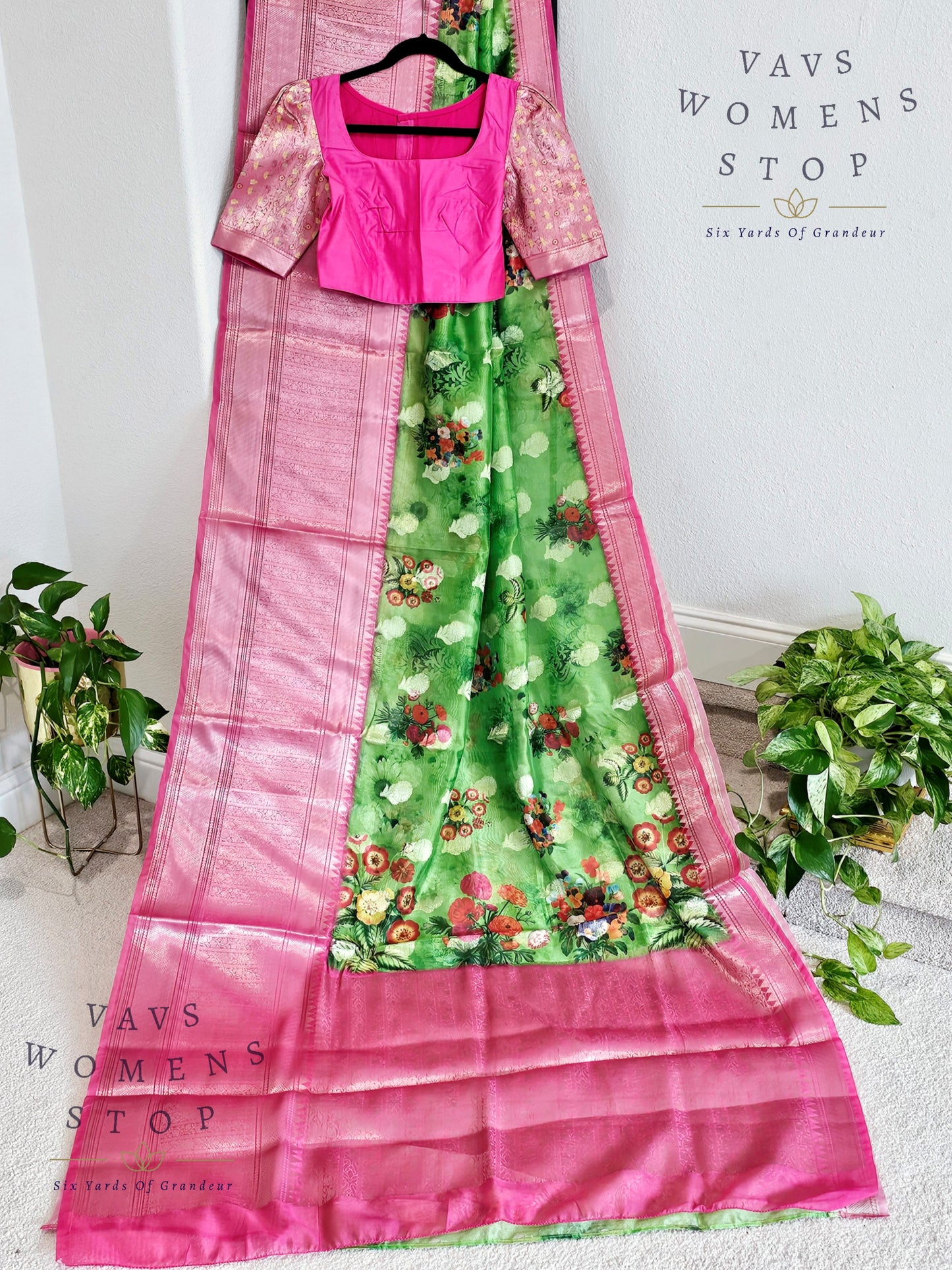 Fancy Floral Prints Soft Warm Organza Silk Saree - Blouse
