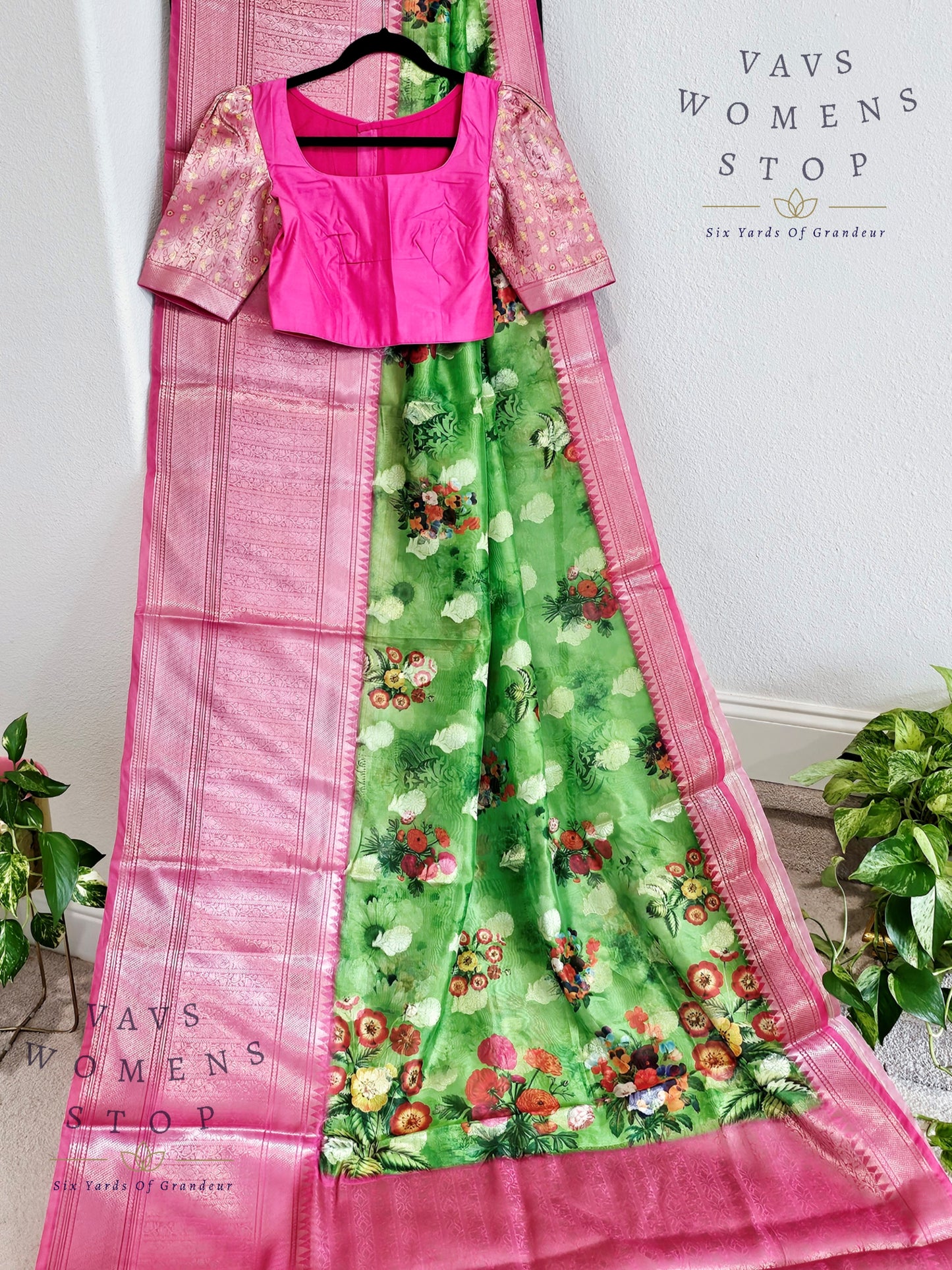 Fancy Floral Prints Soft Warm Organza Silk Saree - Blouse