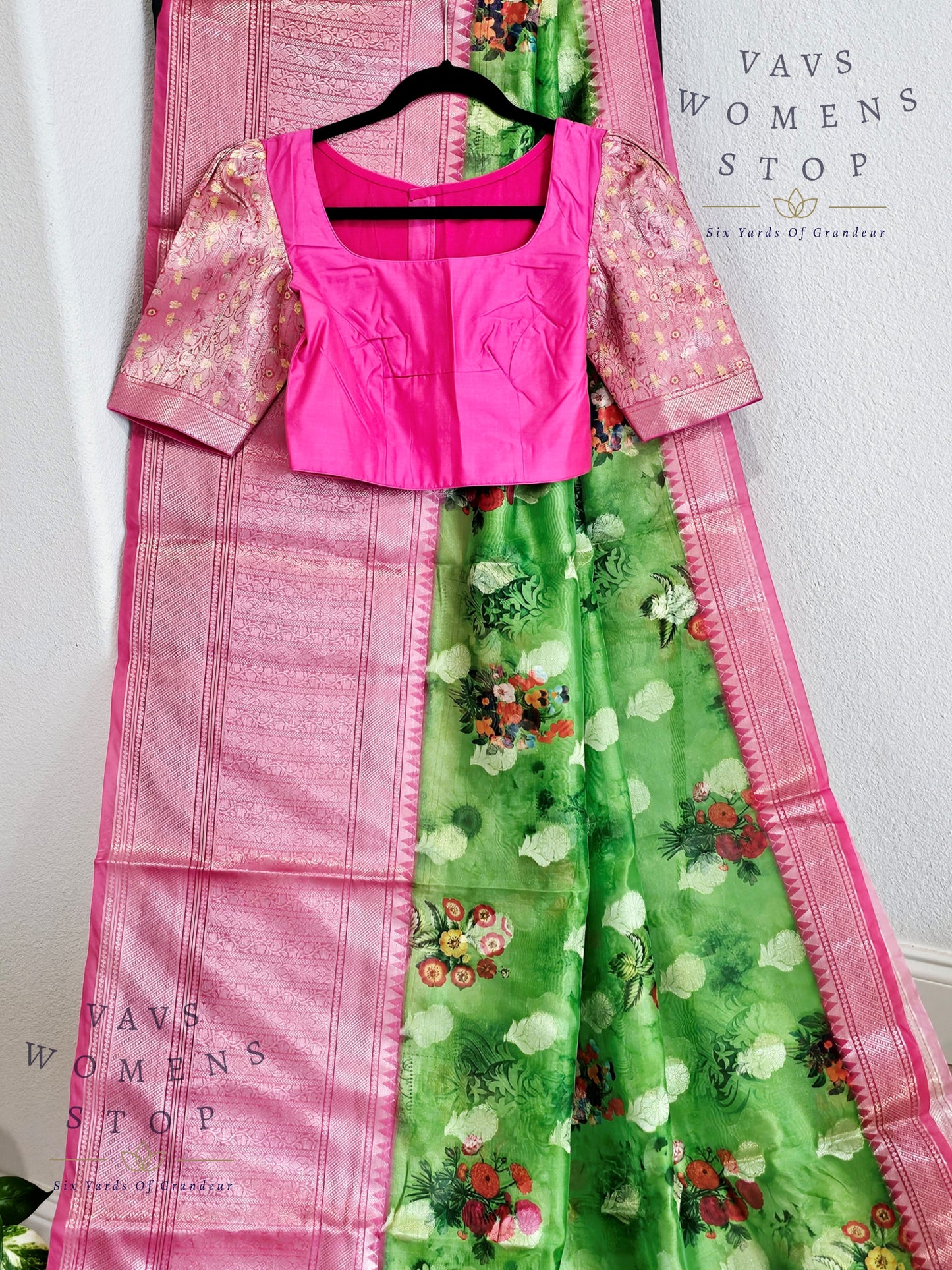 Fancy Floral Prints Soft Warm Organza Silk Saree - Blouse