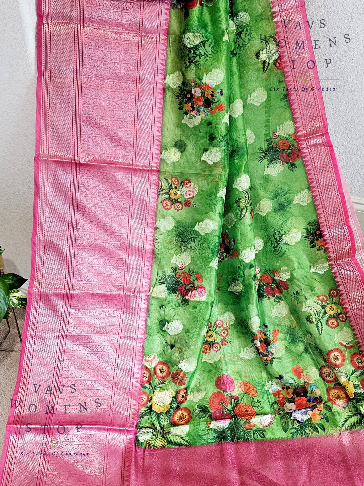 Fancy Floral Prints Soft Warm Organza Silk Saree - Blouse