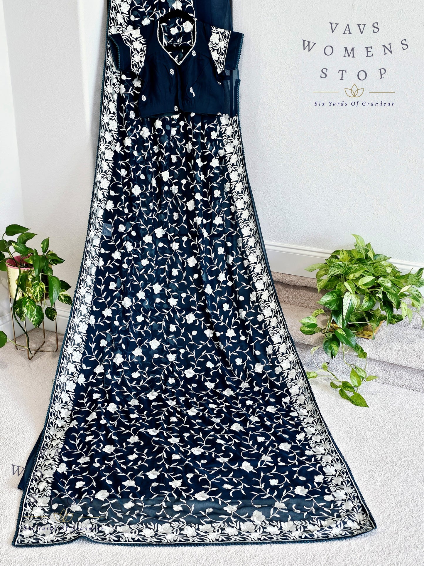 Viscose Crepe Georgette Parsi Gara Machine Embroidery Saree - Blouse