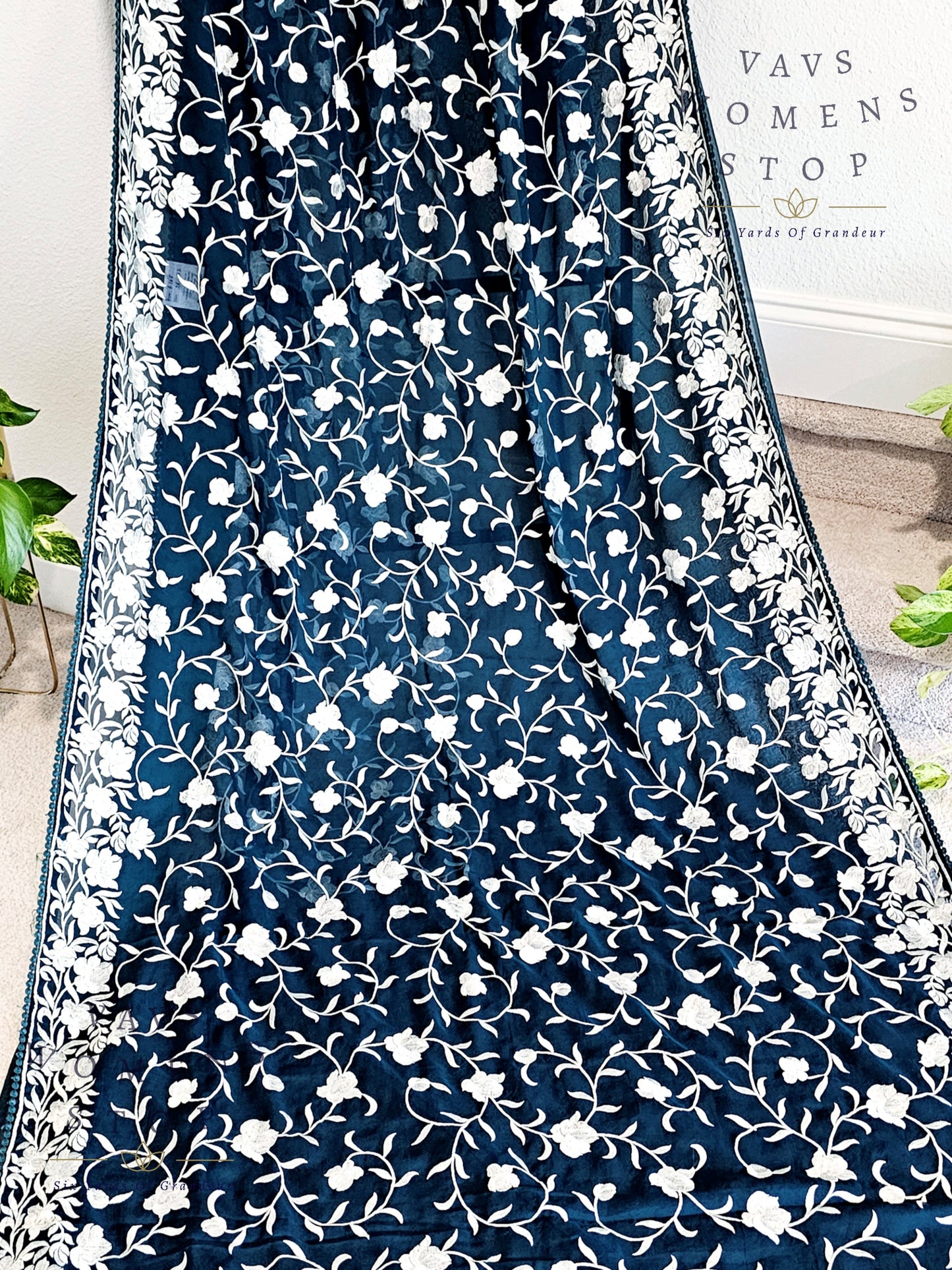 Viscose Crepe Georgette Parsi Gara Machine Embroidery Saree - Blouse