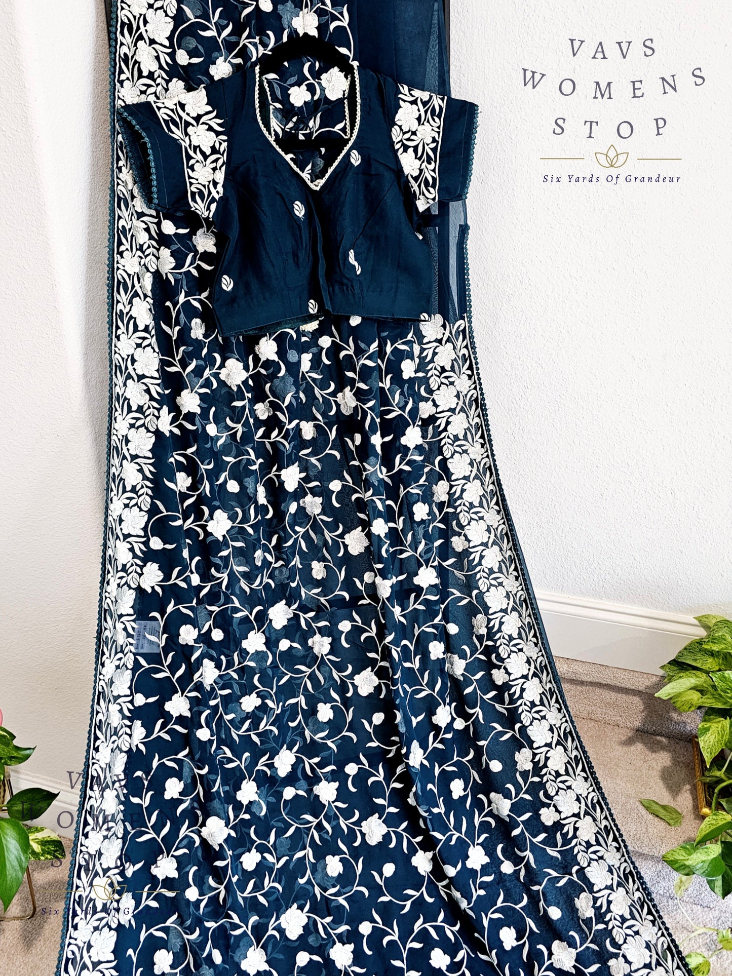 Viscose Crepe Georgette Parsi Gara Machine Embroidery Saree - Blouse