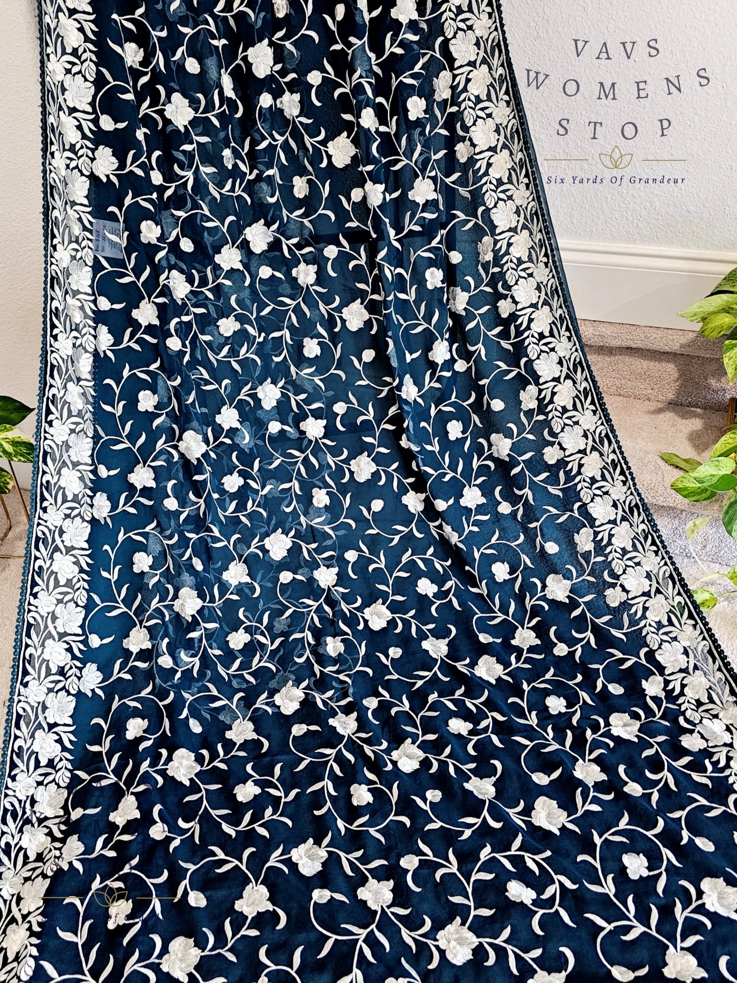 Viscose Crepe Georgette Parsi Gara Machine Embroidery Saree - Blouse