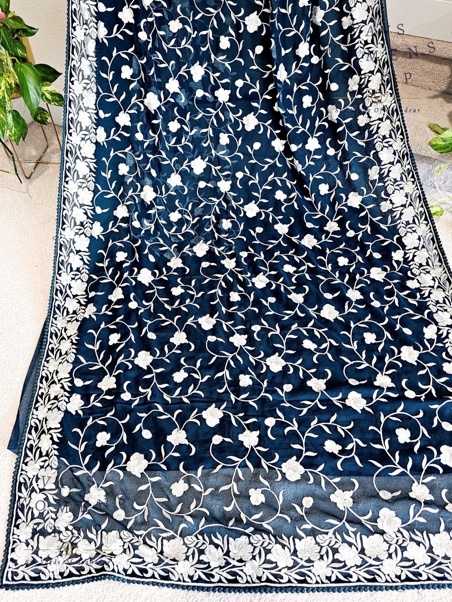 Viscose Crepe Georgette Parsi Gara Machine Embroidery Saree - Blouse