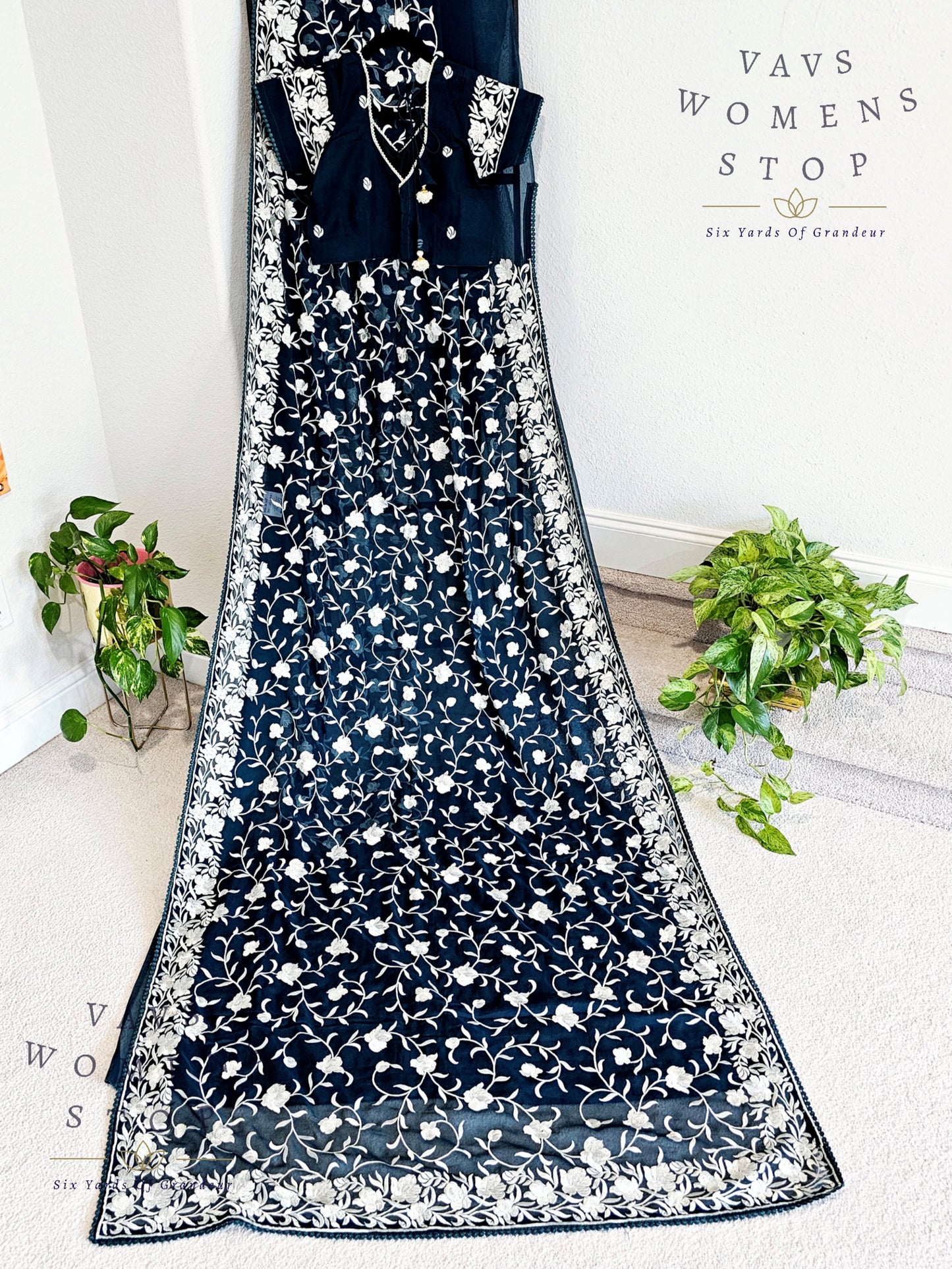 Viscose Crepe Georgette Parsi Gara Machine Embroidery Saree - Blouse