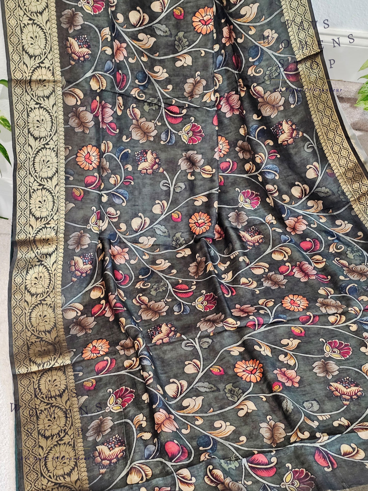Munga Crepe Silk Kalamkari Digital Print Saree - Blouse