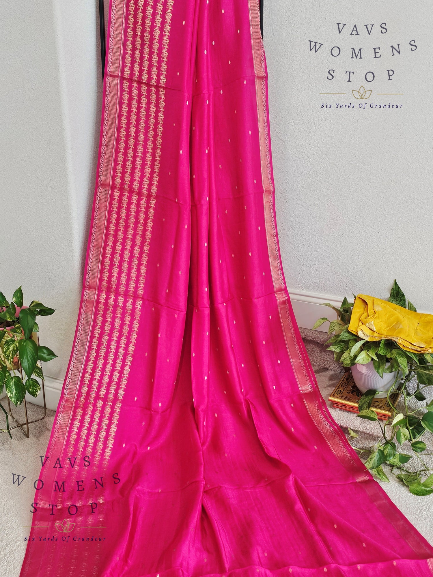 Pink Dola Silk Saree with Lines Border – Trendy Designer Saree USA”

“Elegant Pink Dola Silk Saree with Blouse – Wedding & Party Wear USA”