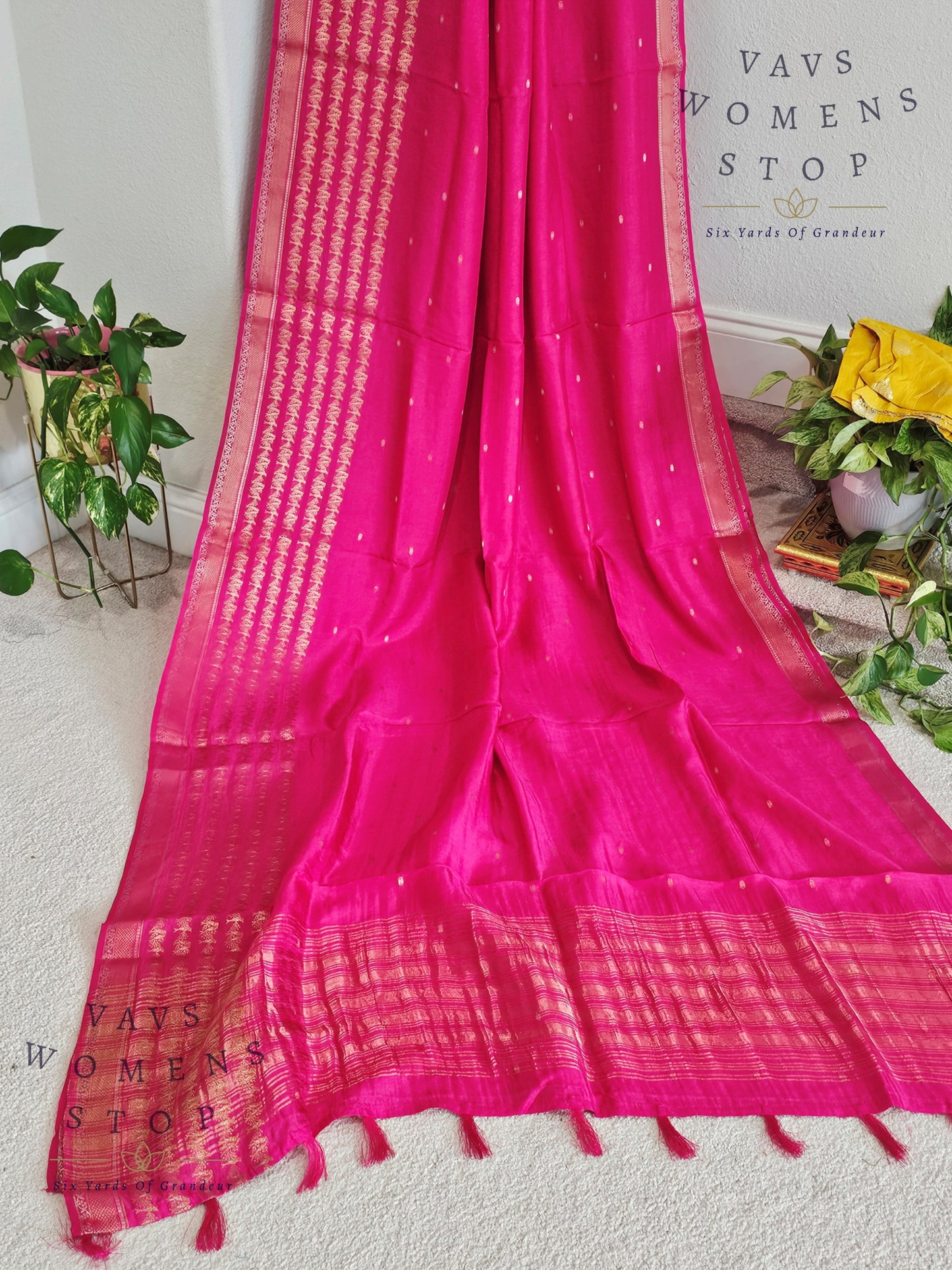 Pink Dola Silk Saree with Lines Border – Trendy Designer Saree USA”

“Elegant Pink Dola Silk Saree with Blouse – Wedding & Party Wear USA”