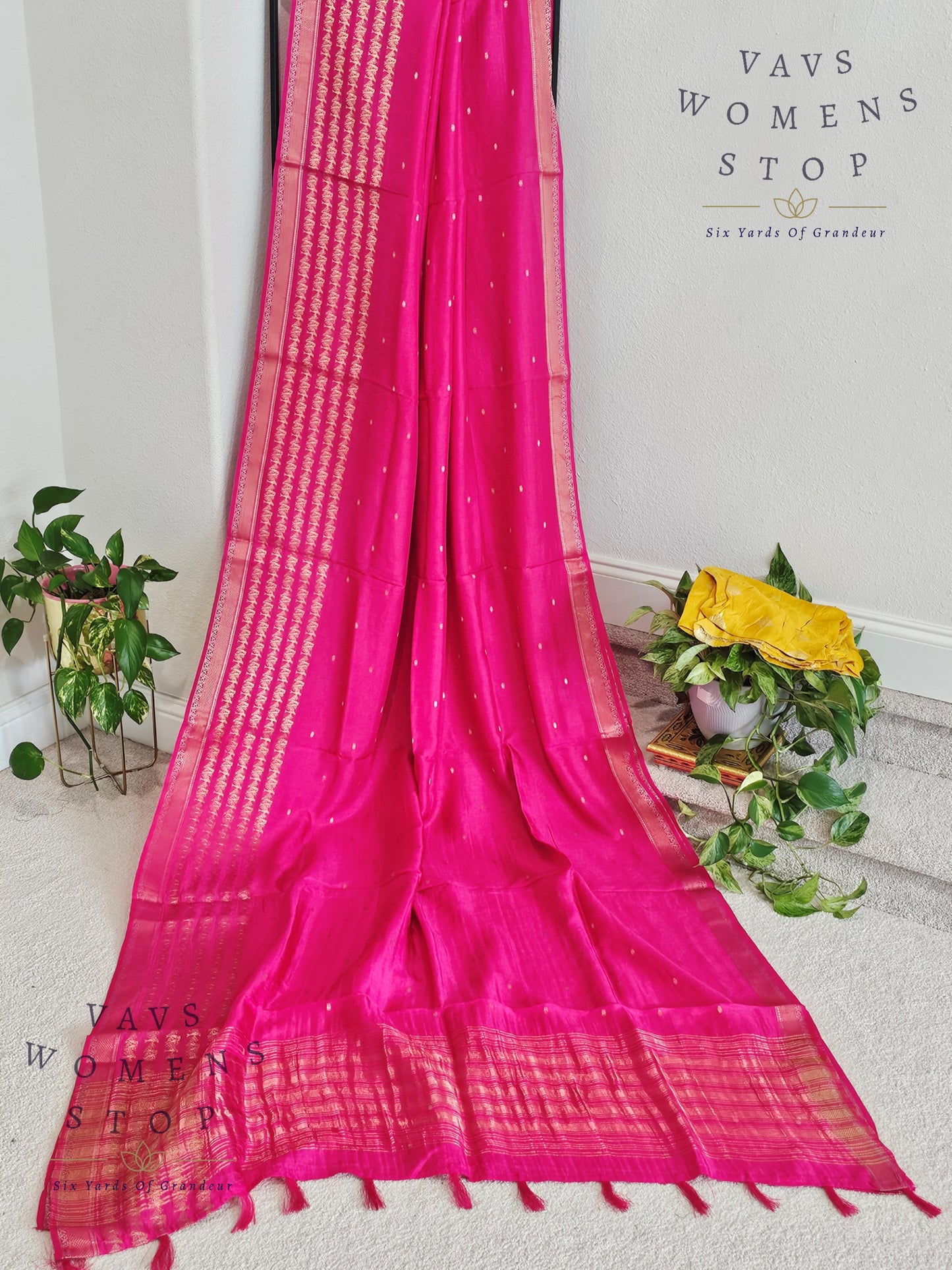 Pink Dola Silk Saree with Lines Border – Trendy Designer Saree USA”

“Elegant Pink Dola Silk Saree with Blouse – Wedding & Party Wear USA”