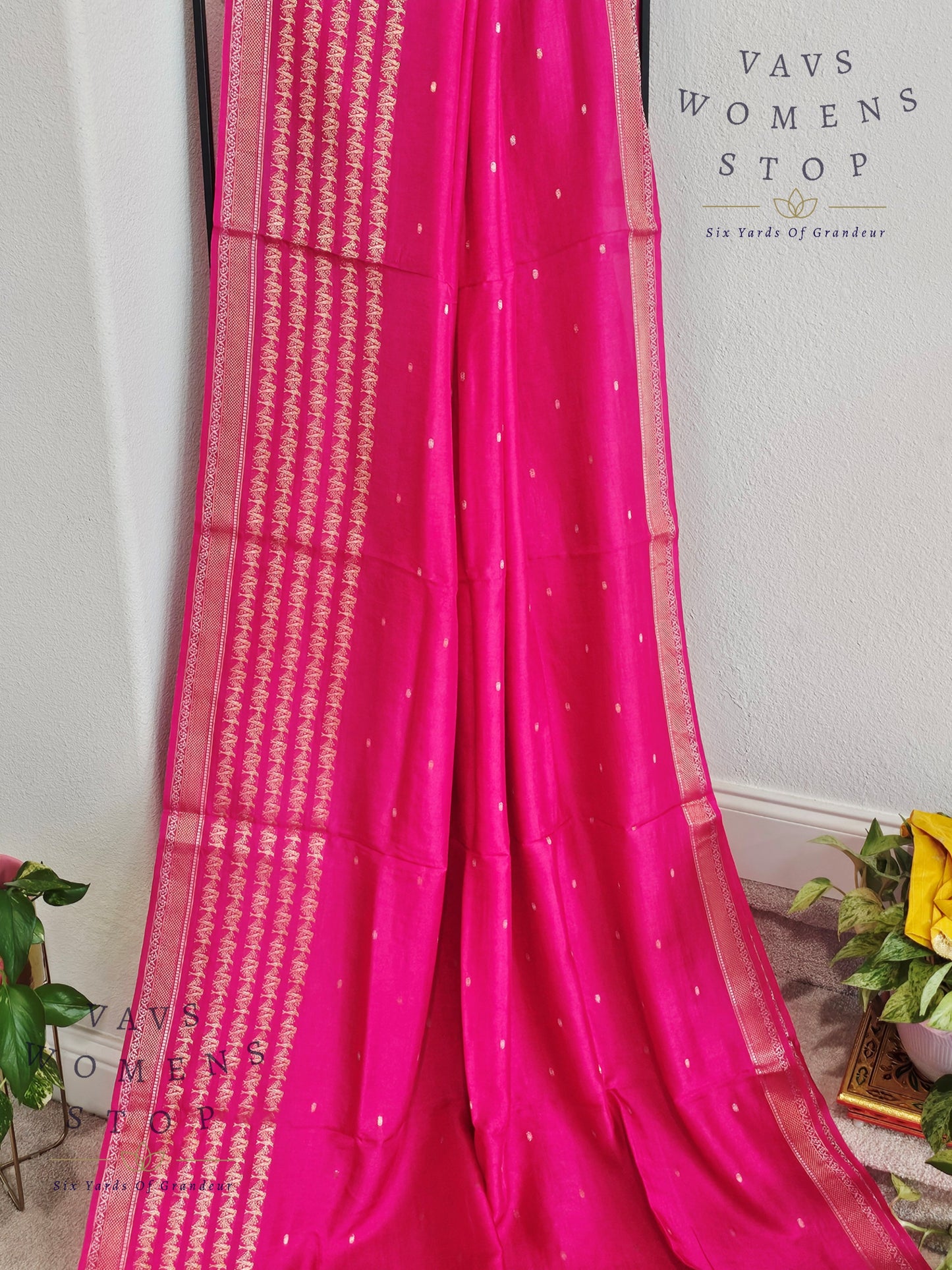 Pink Dola Silk Saree with Lines Border – Trendy Designer Saree USA”

“Elegant Pink Dola Silk Saree with Blouse – Wedding & Party Wear USA”