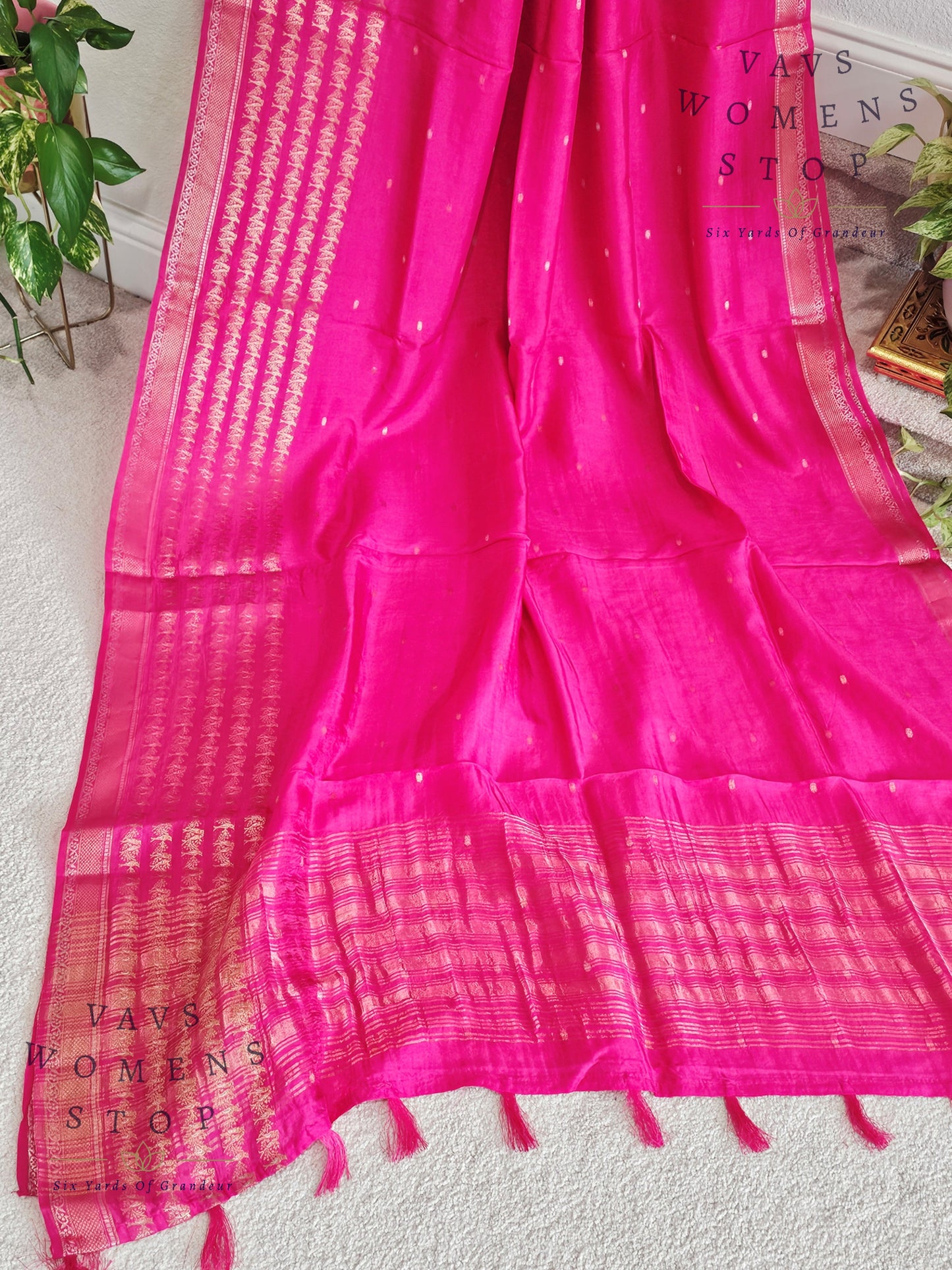 Pink Dola Silk Saree with Lines Border – Trendy Designer Saree USA”

“Elegant Pink Dola Silk Saree with Blouse – Wedding & Party Wear USA”