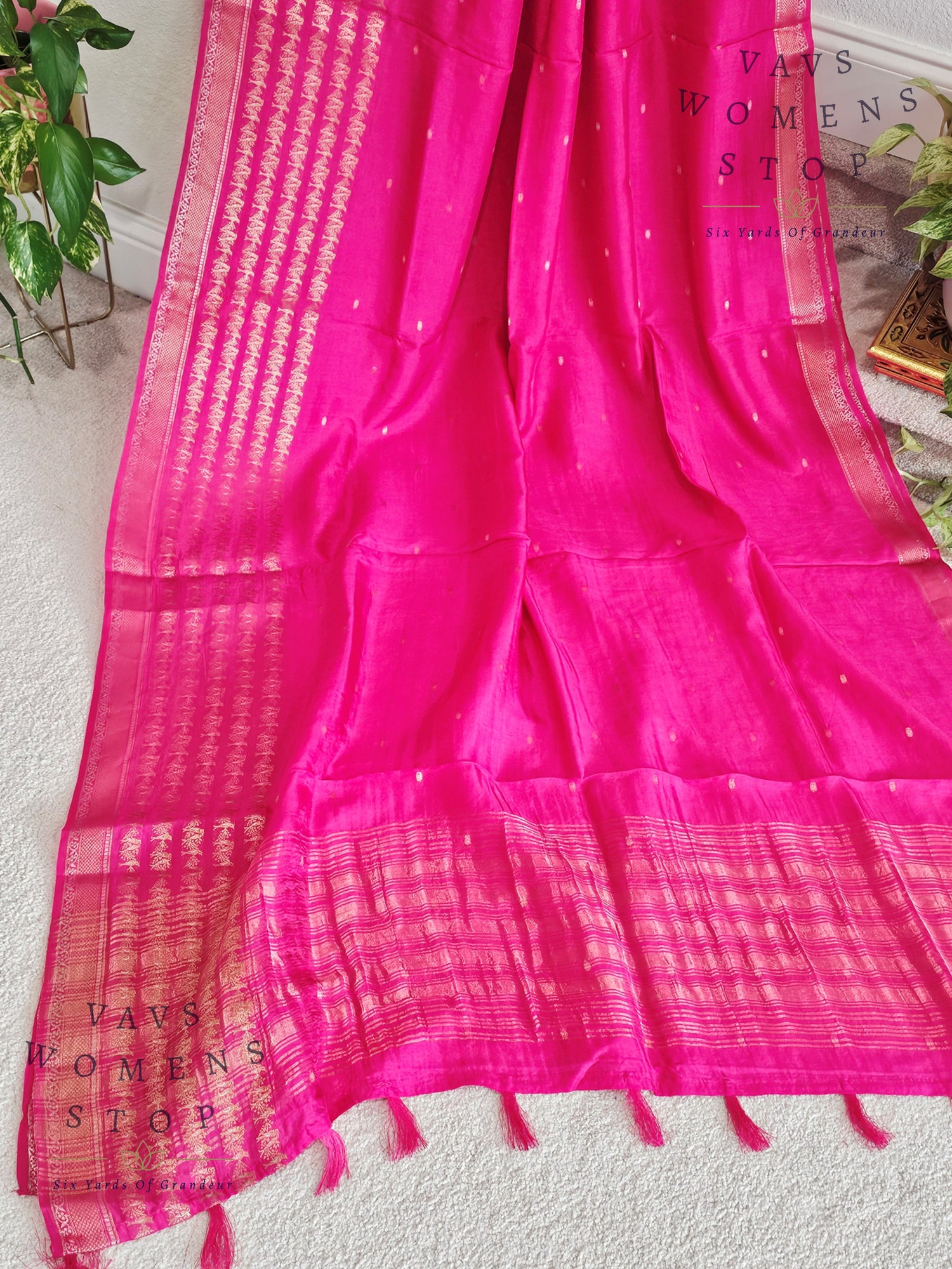 Pink Dola Silk Saree with Lines Border – Trendy Designer Saree USA”

“Elegant Pink Dola Silk Saree with Blouse – Wedding & Party Wear USA”
