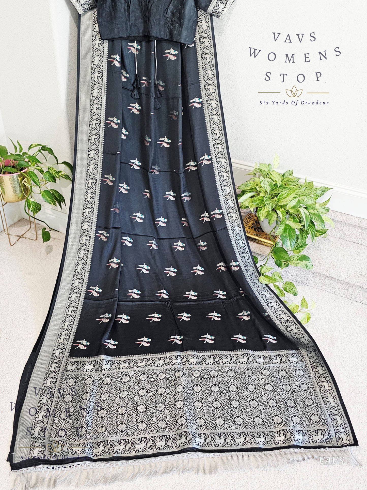 Munga Crepe Satin Benarasi Silk Saree - Blouse
