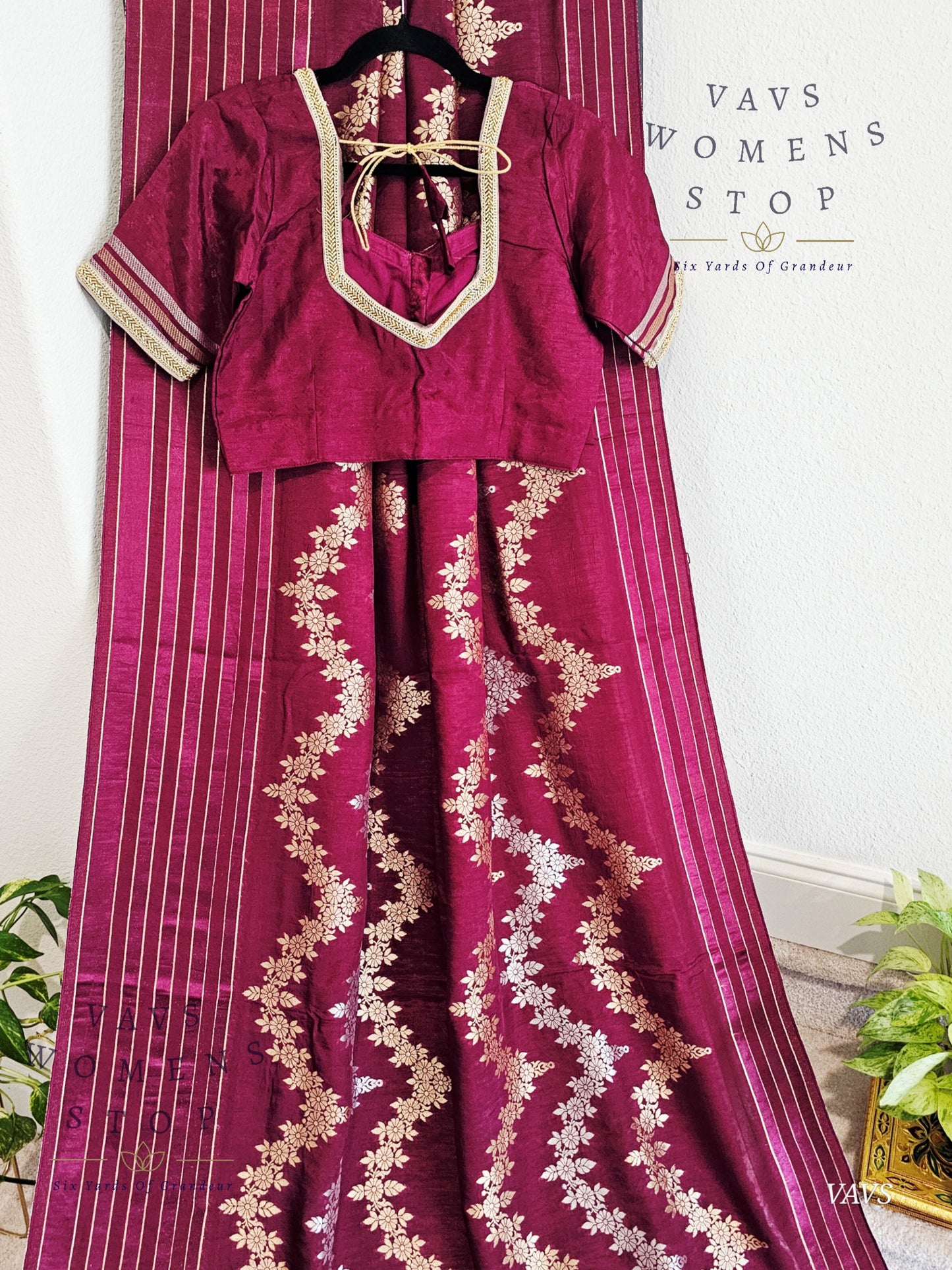 Munga Crepe Satin Benarasi Silk Saree - Blouse