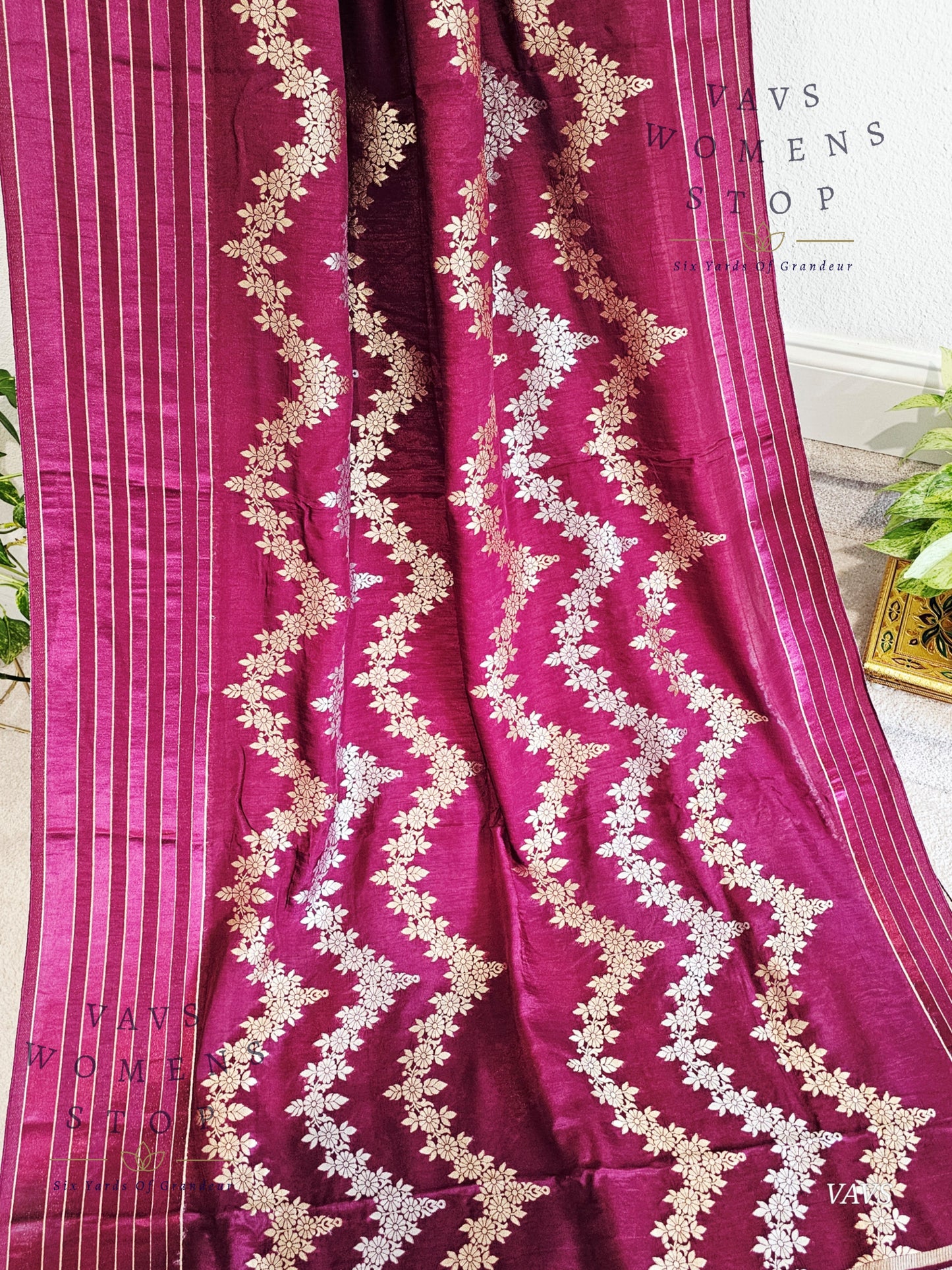 Munga Crepe Satin Benarasi Silk Saree - Blouse