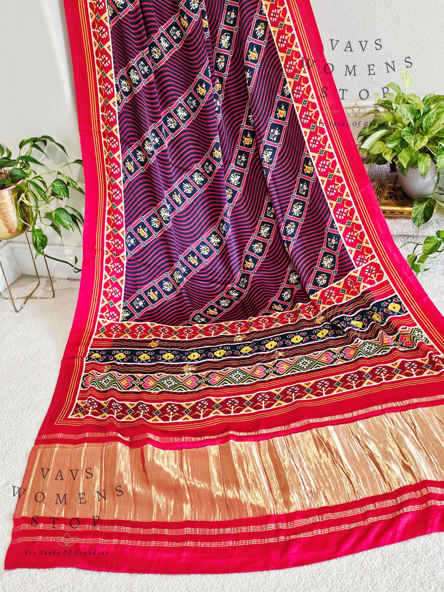 Pure Gaji Silk Patola Prints Saree - Blouse
